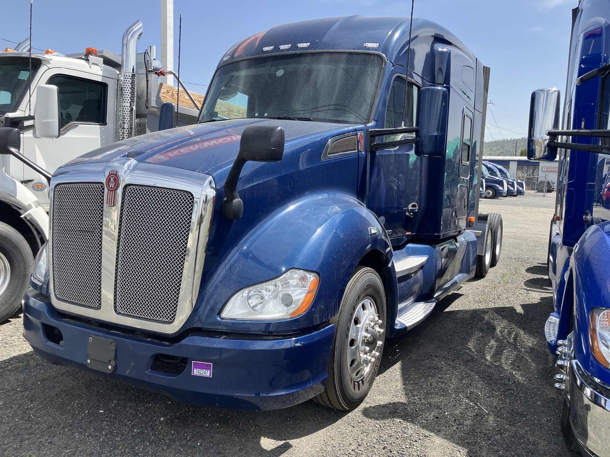 2020 Kenworth T680 - image 1 of 6