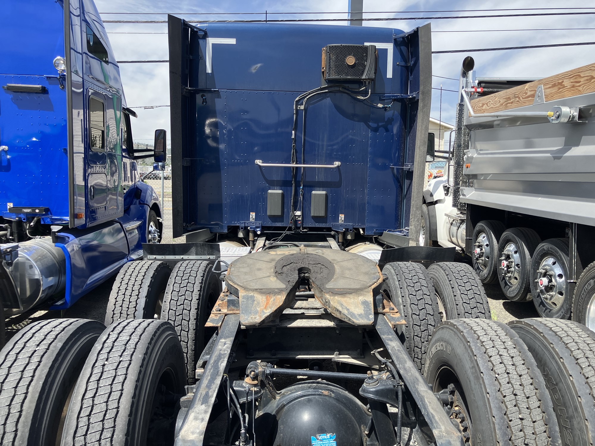 2020 Kenworth T680 - image 3 of 6