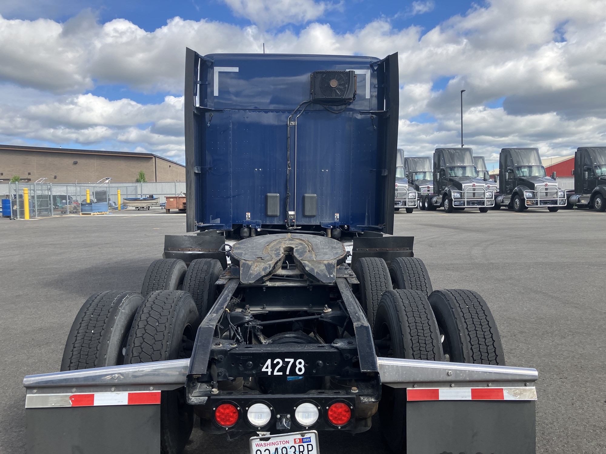 2020 Kenworth T680 - image 4 of 6