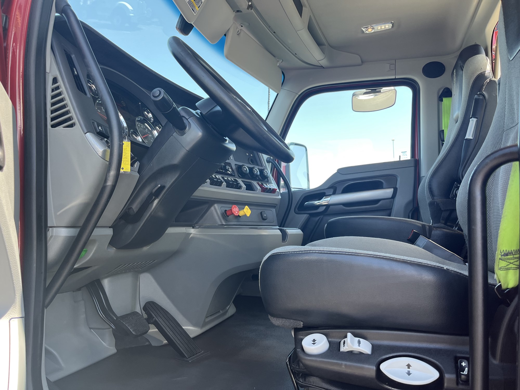 2020 Kenworth T680 - image 6 of 6