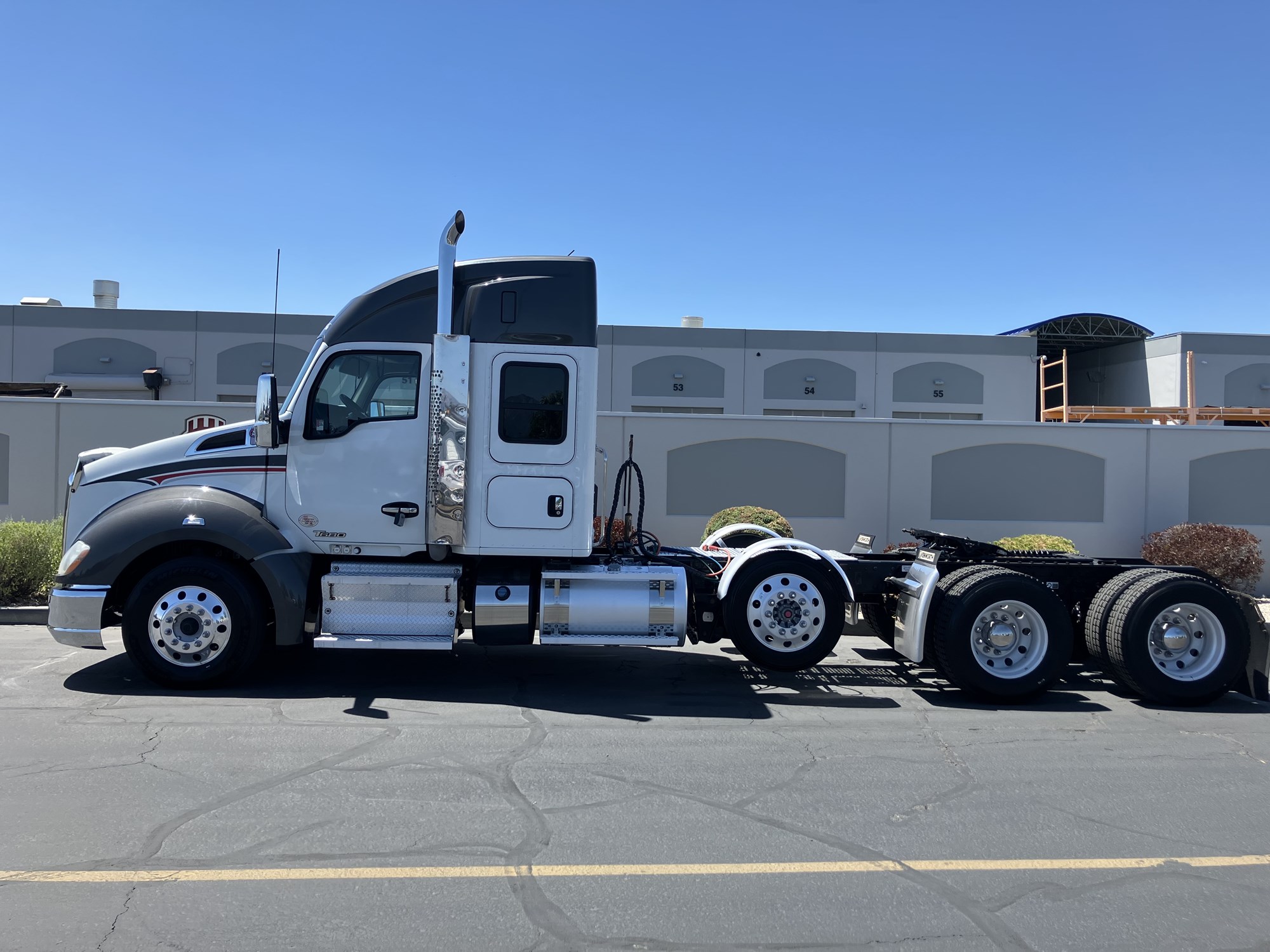 2020 Kenworth T680 - image 1 of 6