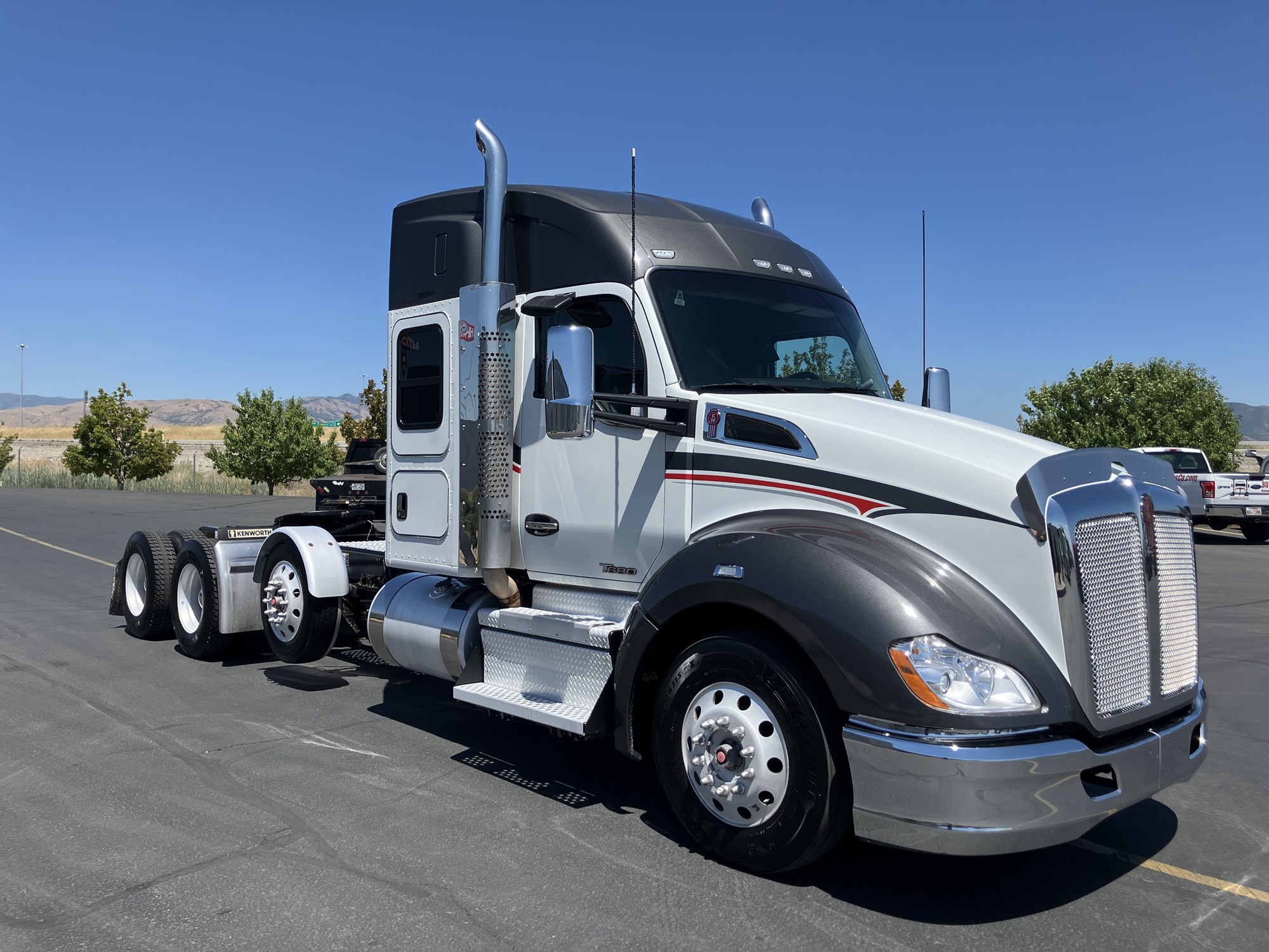 2020 Kenworth T680 - image 4 of 6