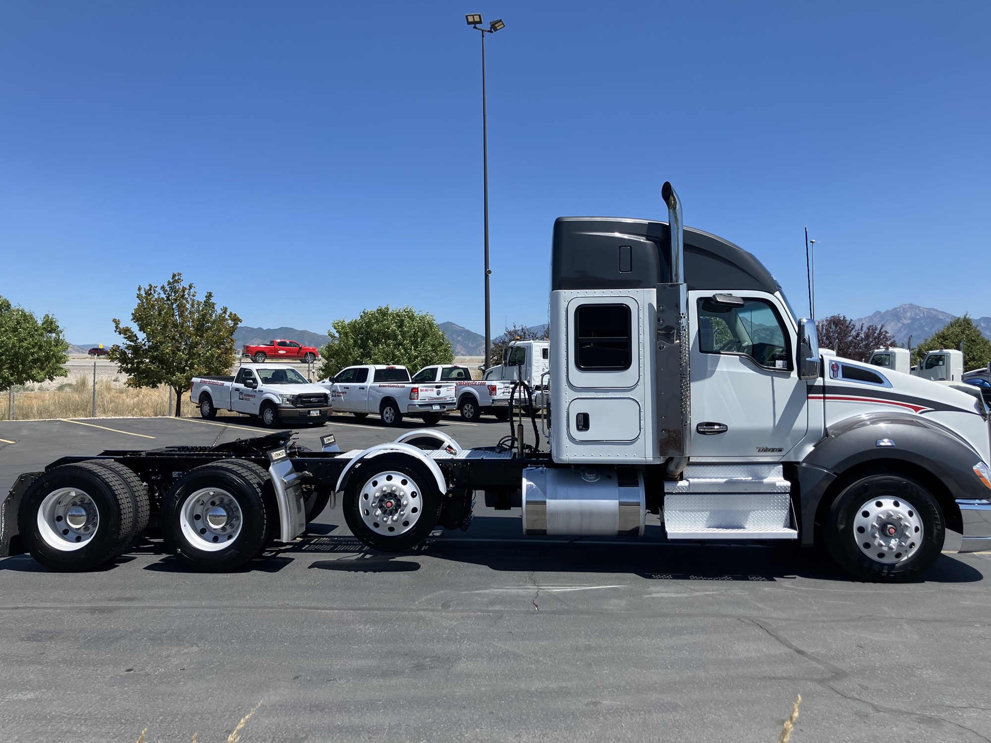 2020 Kenworth T680 - image 5 of 6