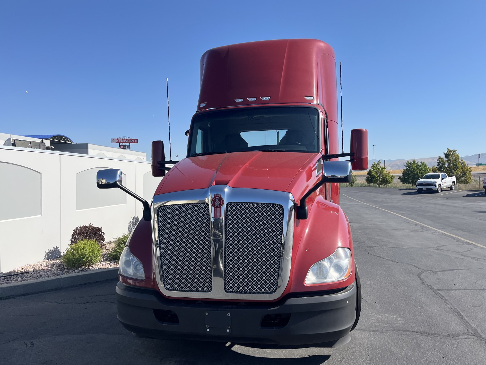 2020 Kenworth T680 - image 2 of 6