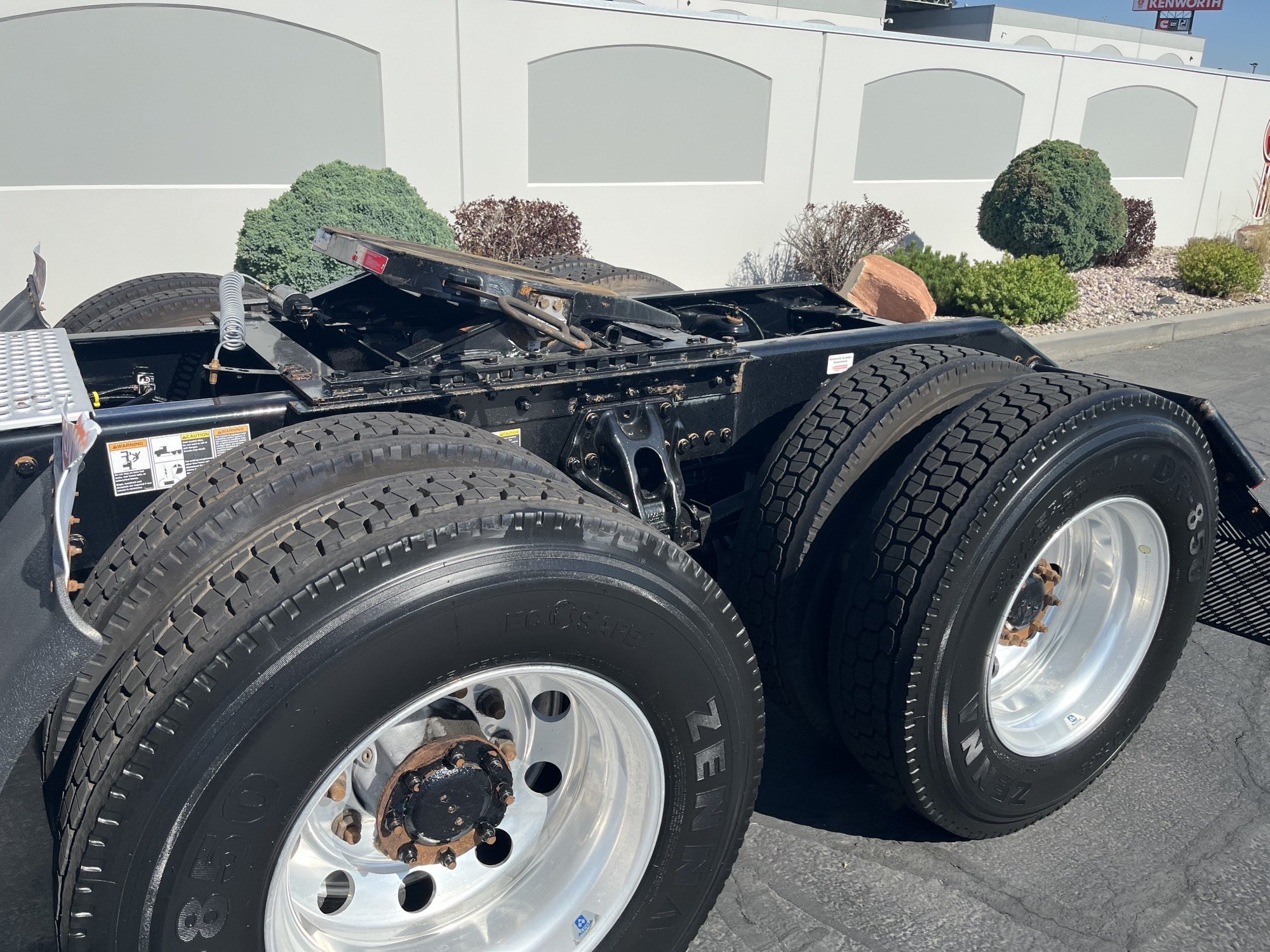 2020 Kenworth T680 - image 5 of 6