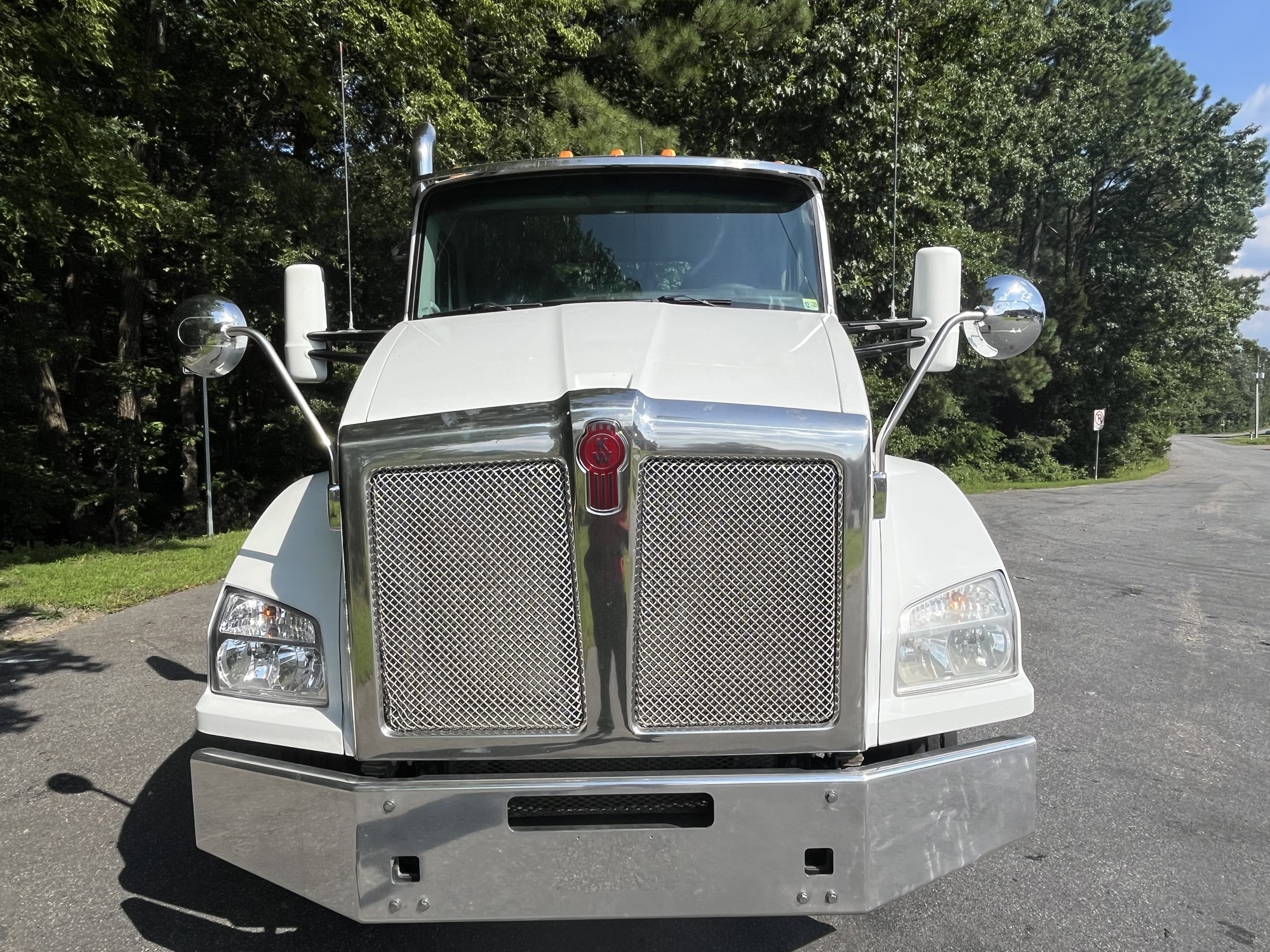 2020 Kenworth T880 - image 2 of 6