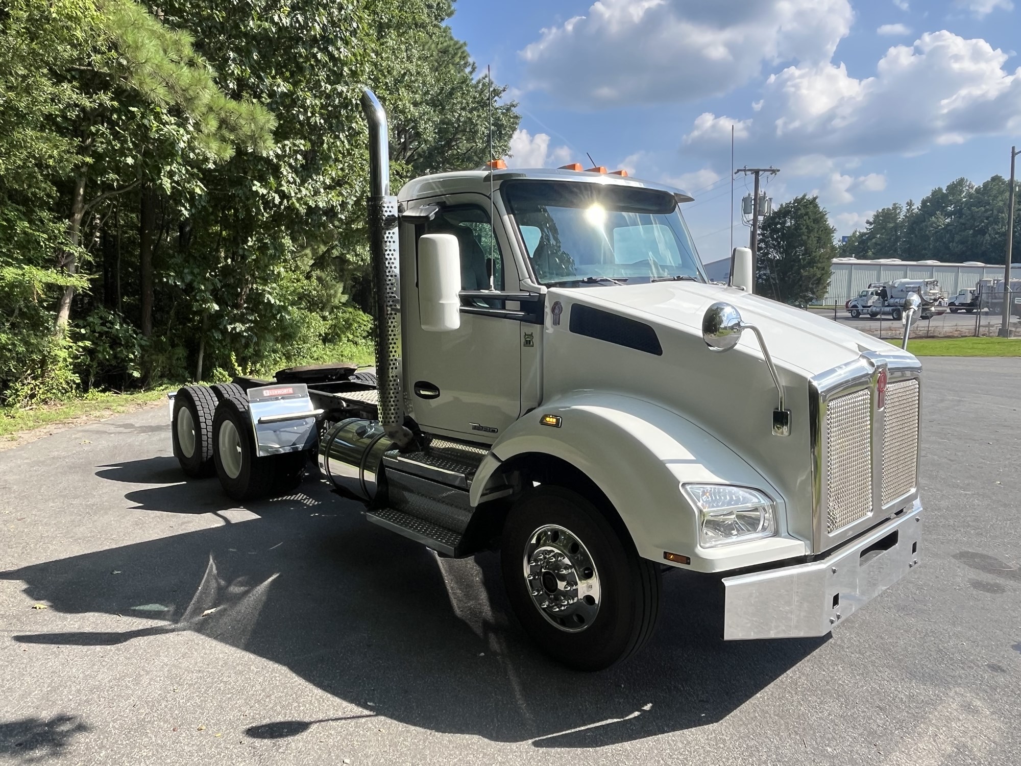 2020 Kenworth T880 - image 3 of 6