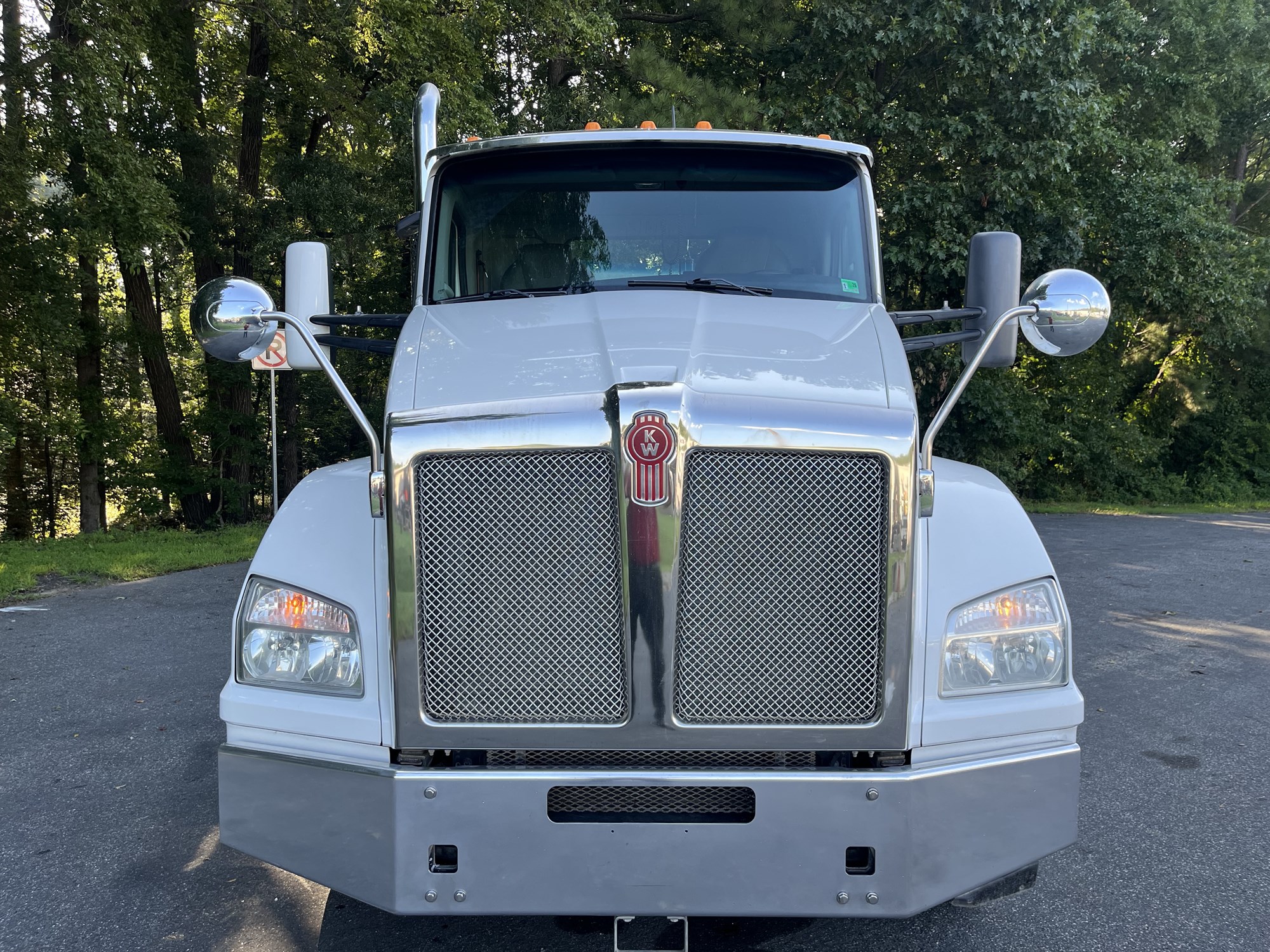 2020 Kenworth T880 - image 2 of 6