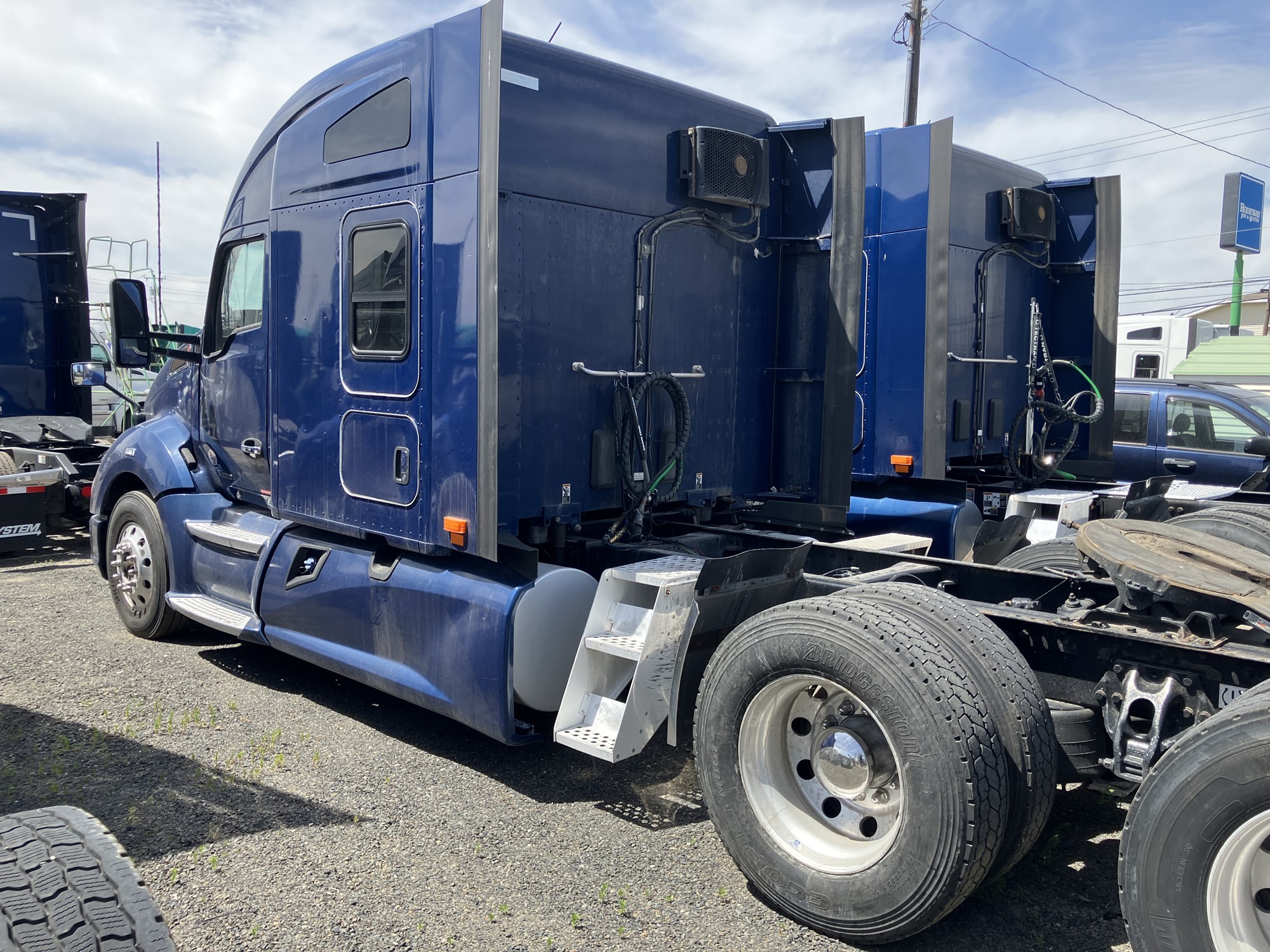 2021 Kenworth T680 - image 2 of 6