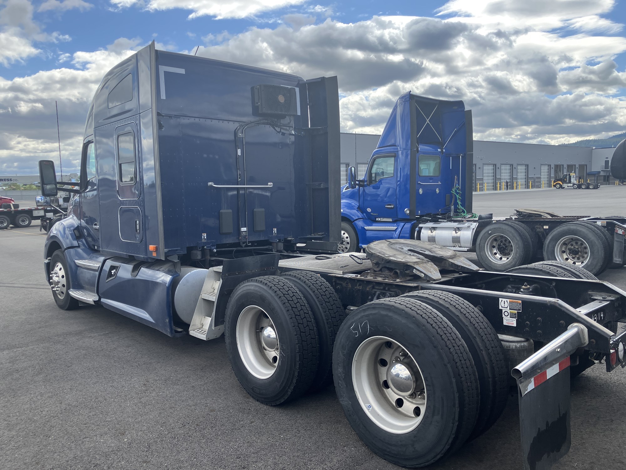 2021 Kenworth T680 - image 3 of 6