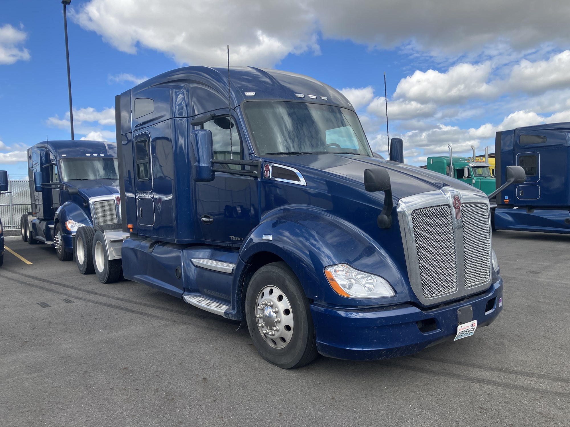 2021 Kenworth T680 - image 5 of 6