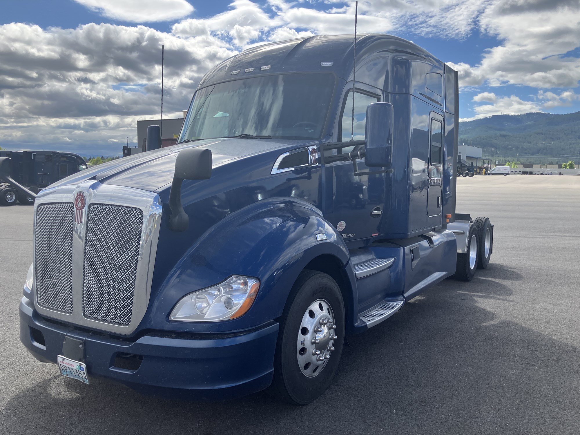 2021 Kenworth T680 - image 1 of 6