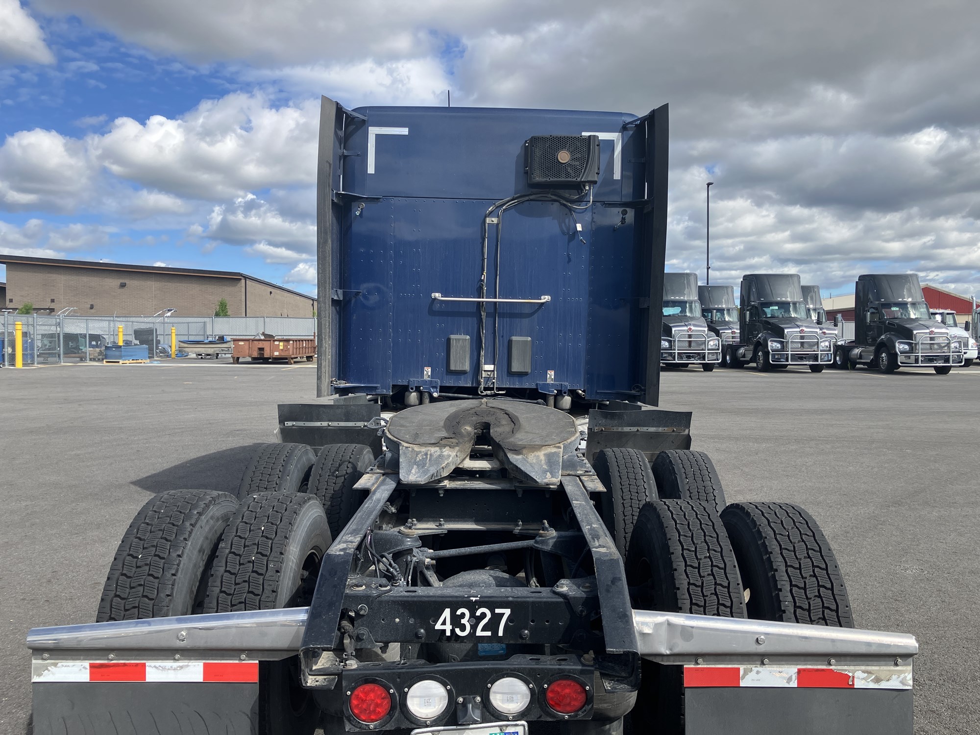 2021 Kenworth T680 - image 4 of 6
