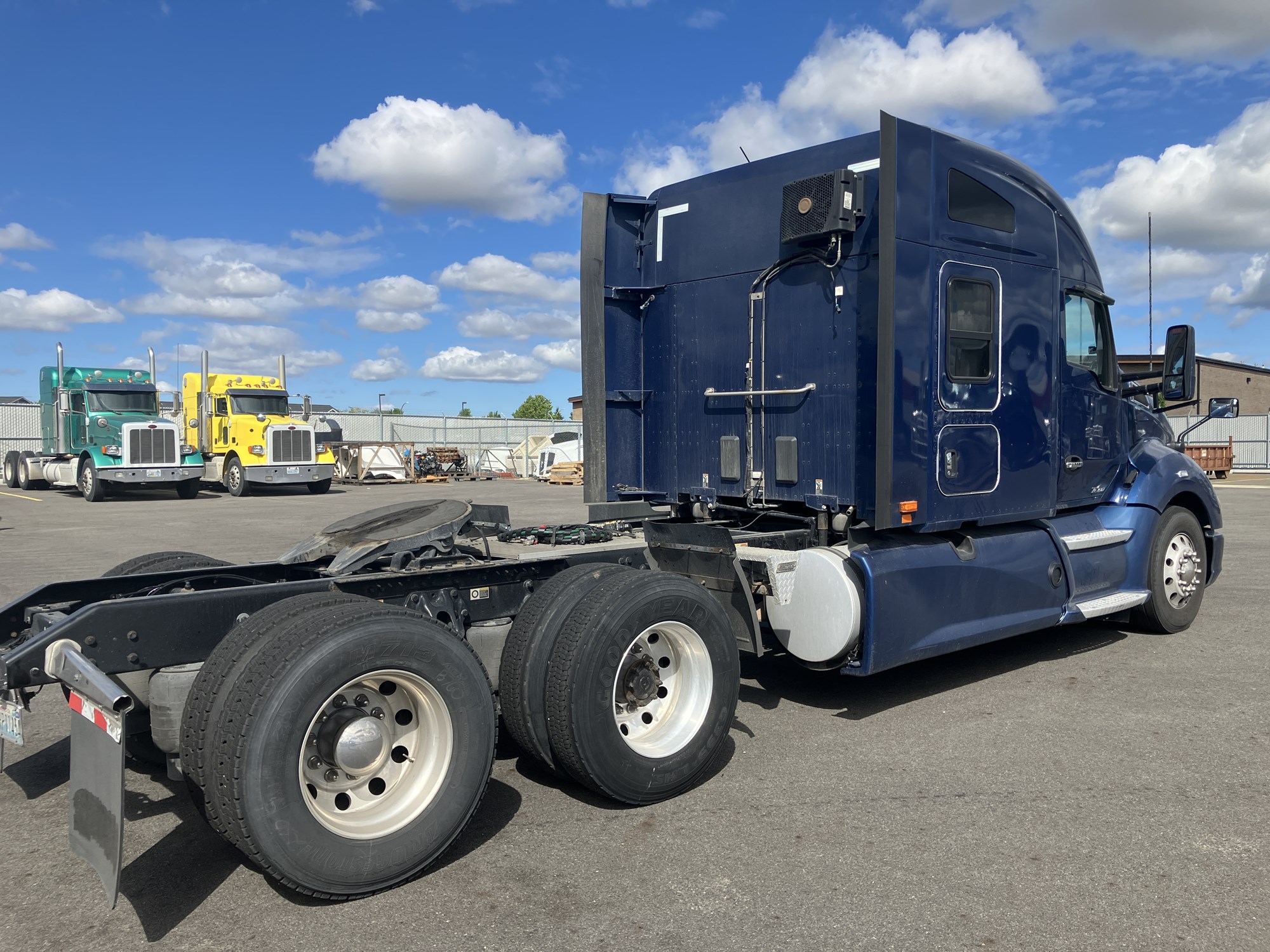 2021 Kenworth T680 - image 5 of 6