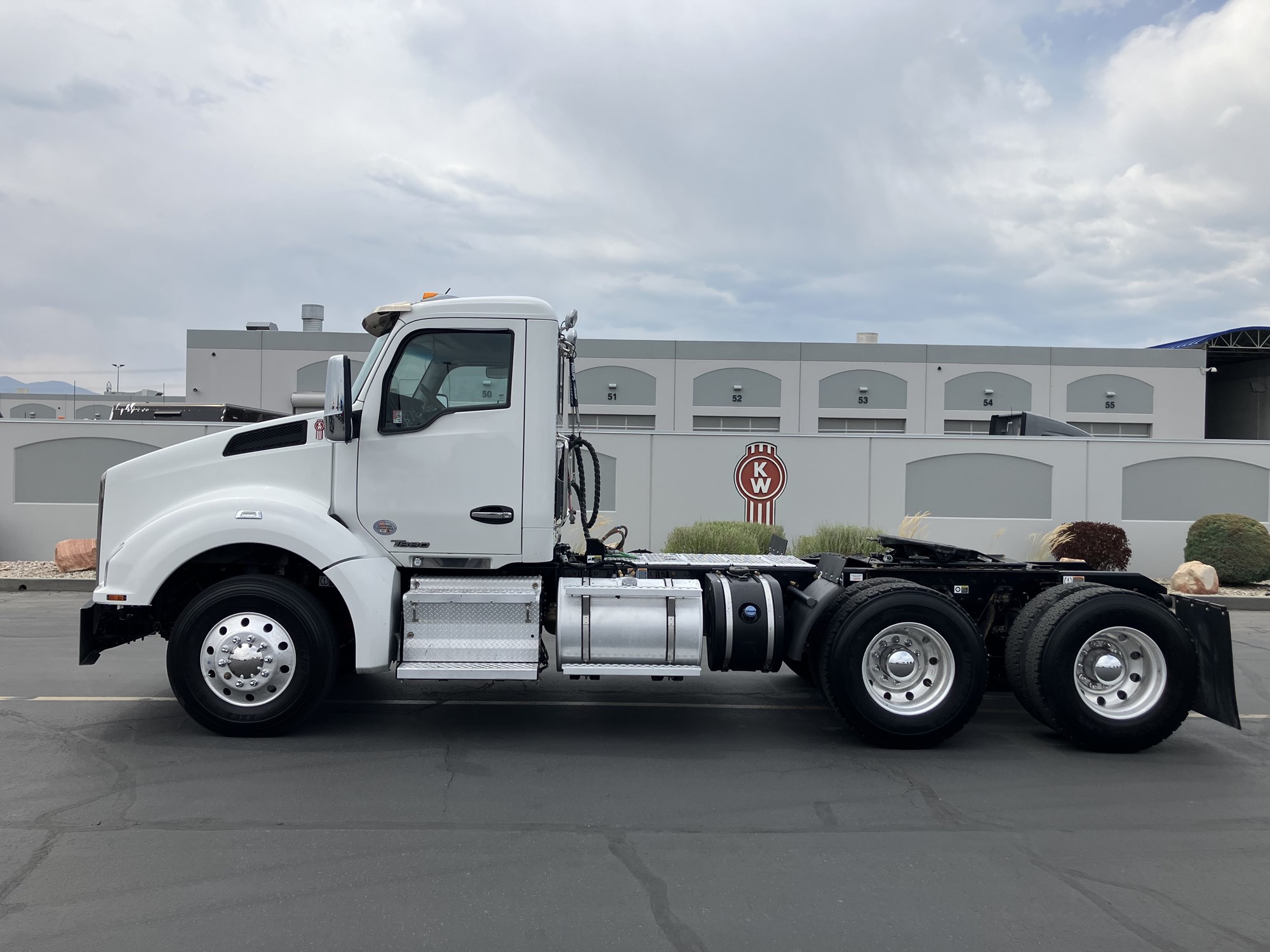 2021 Kenworth T880 - image 1 of 6