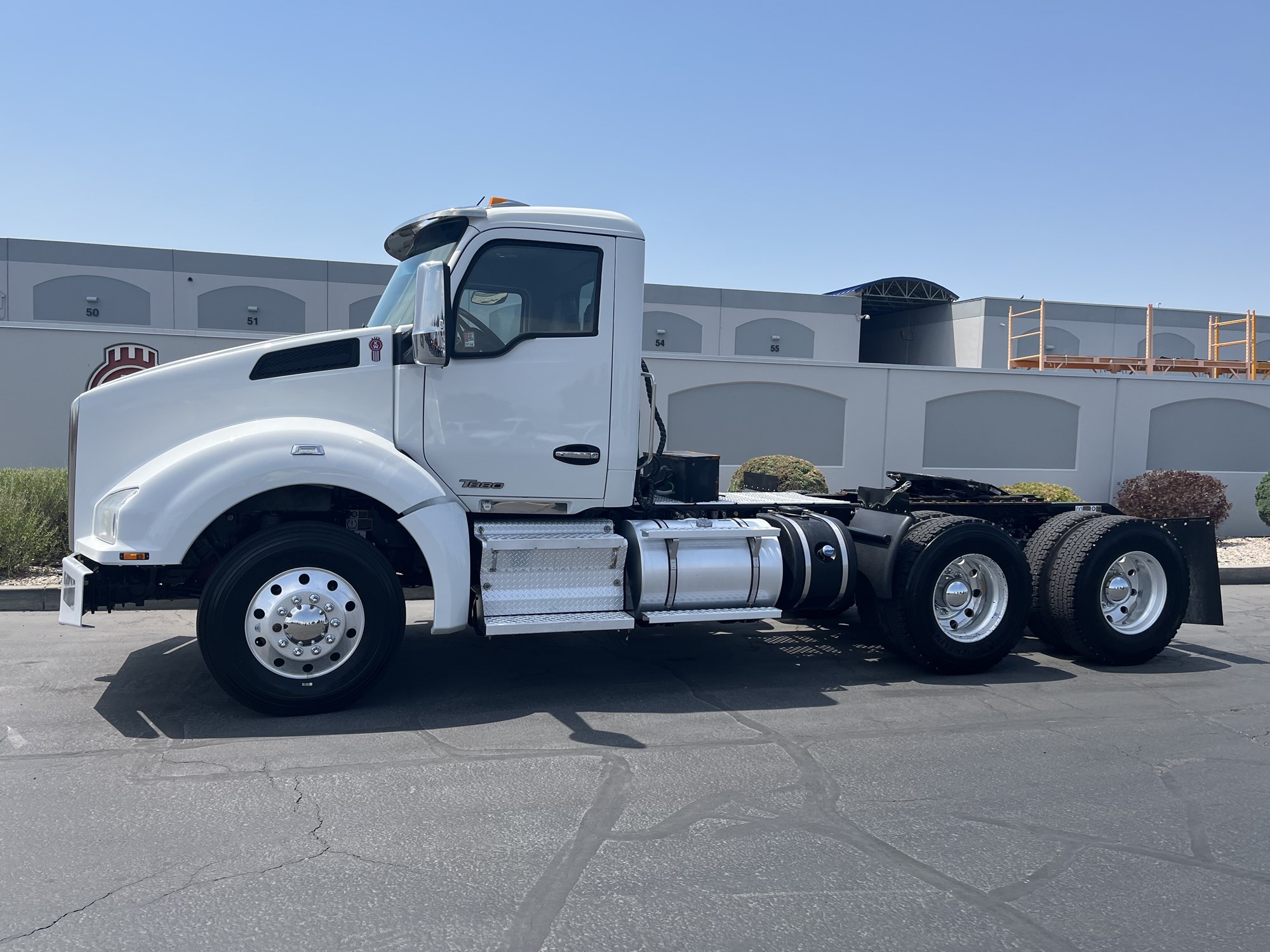 2020 Kenworth T880 - image 1 of 6