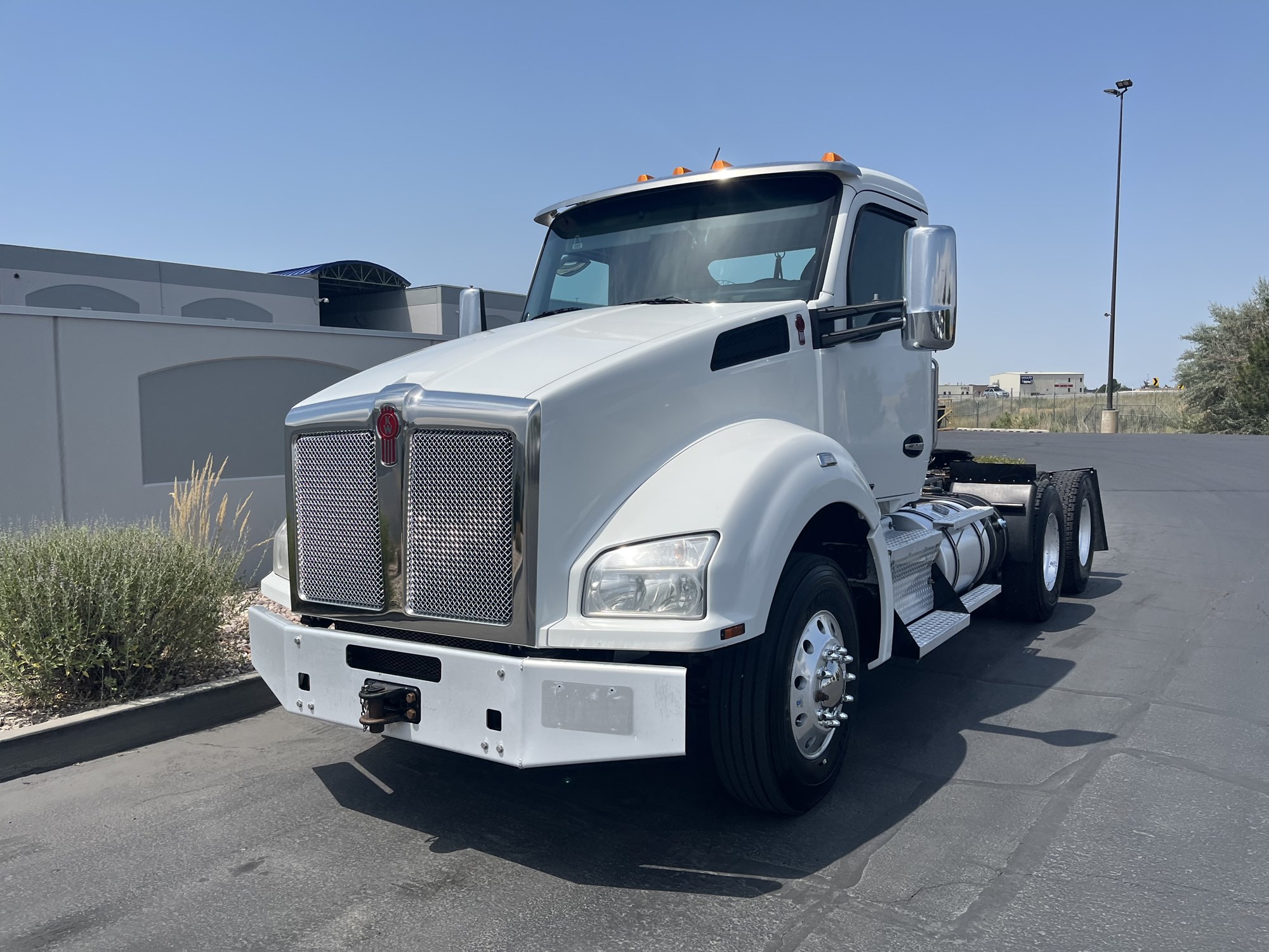 2020 Kenworth T880 - image 2 of 6