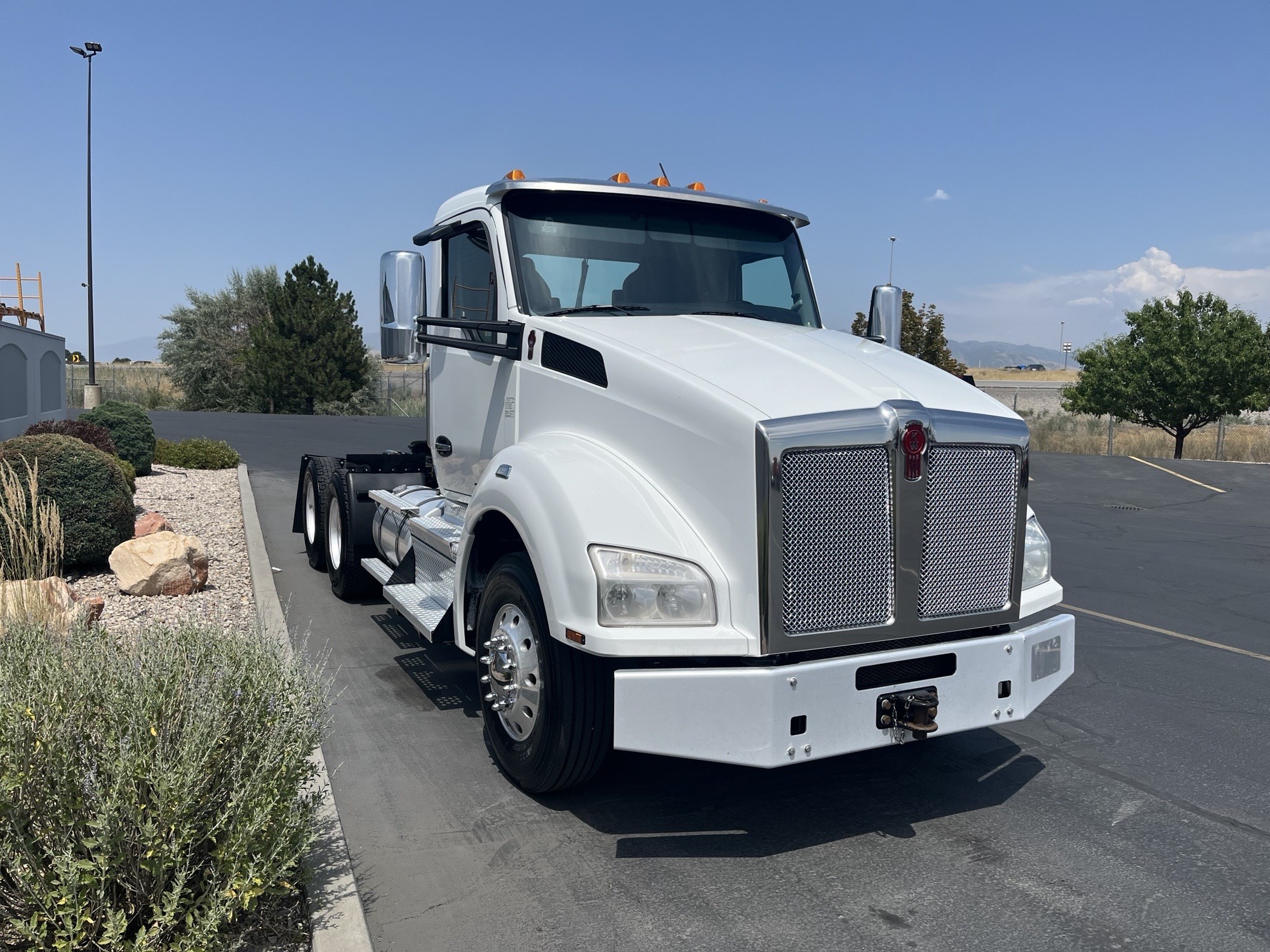 2020 Kenworth T880 - image 3 of 6