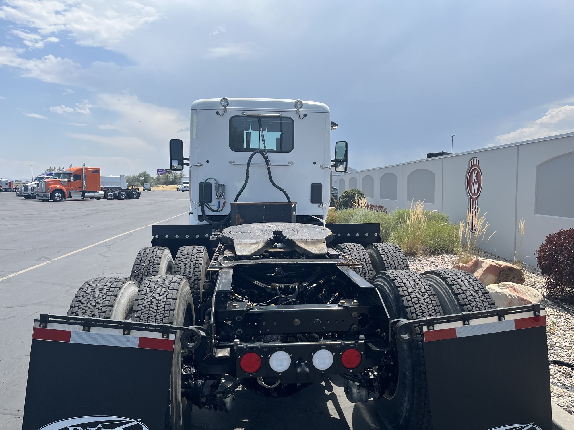 2020 Kenworth T880 - image 5 of 6
