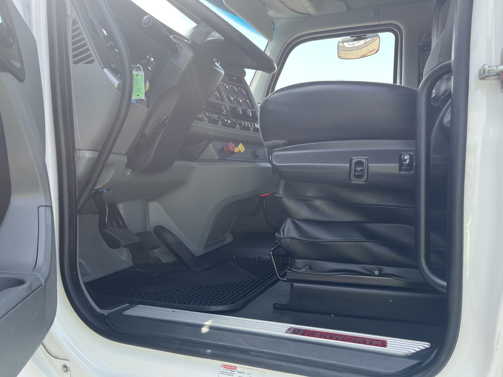 2020 Kenworth T880 - image 6 of 6