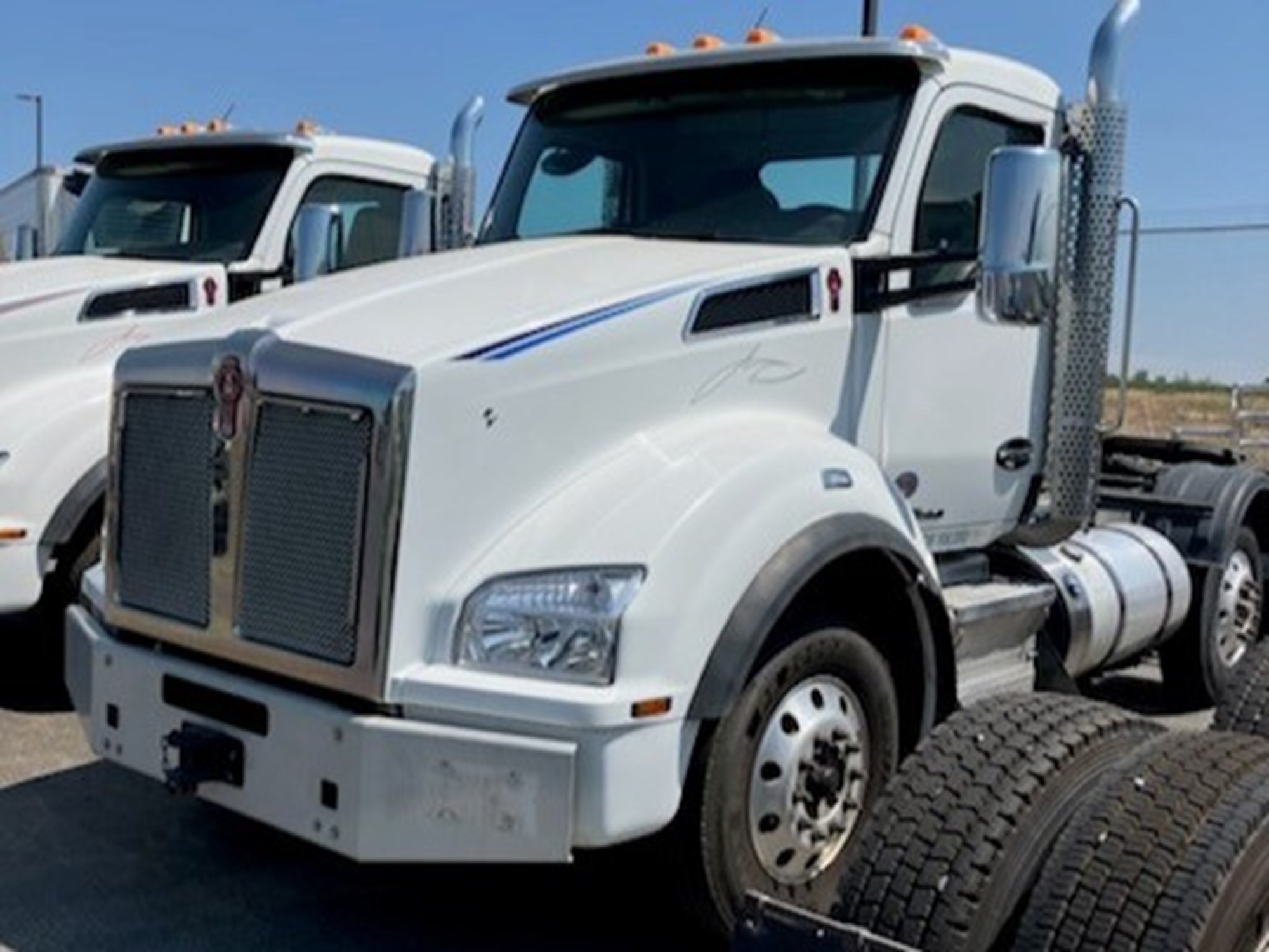 2021 Kenworth T880 - image 1 of 6