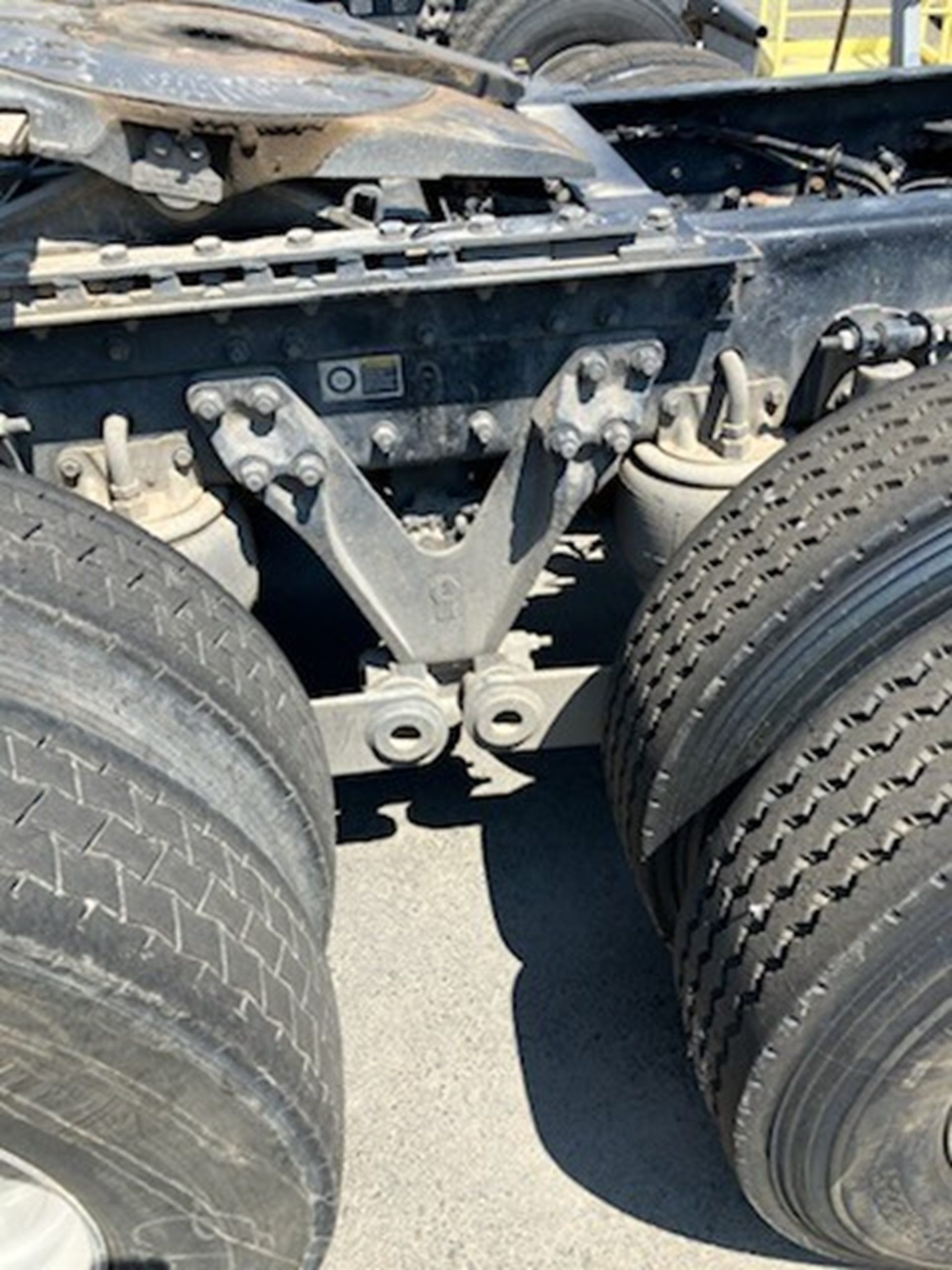 2021 Kenworth T880 - image 2 of 6
