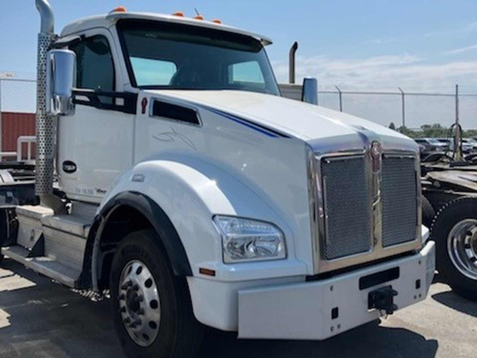 2021 Kenworth T880 - image 4 of 6