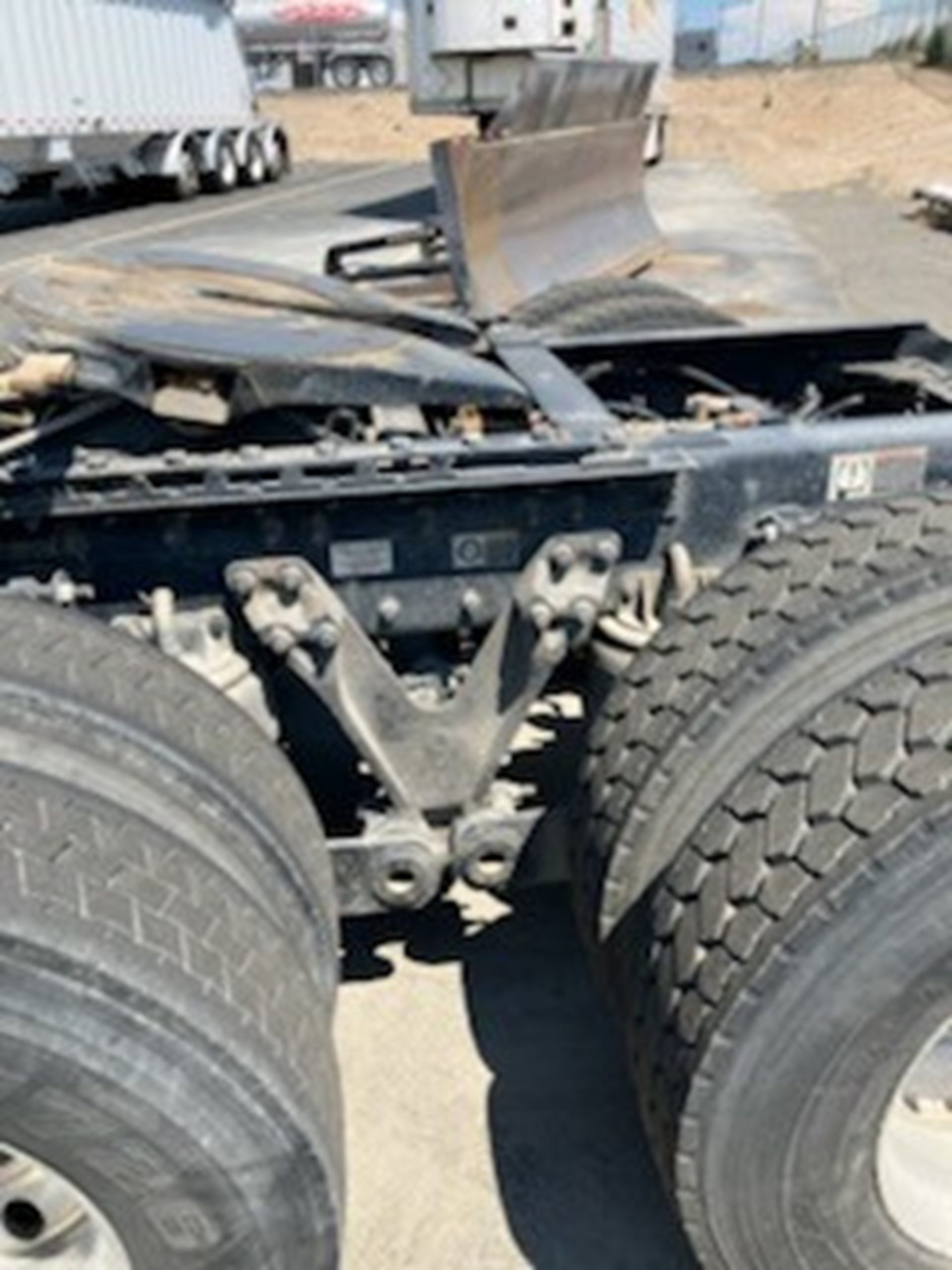 2021 Kenworth T880 - image 2 of 6