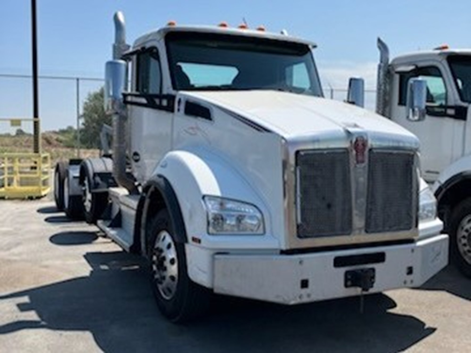 2021 Kenworth T880 - image 4 of 6