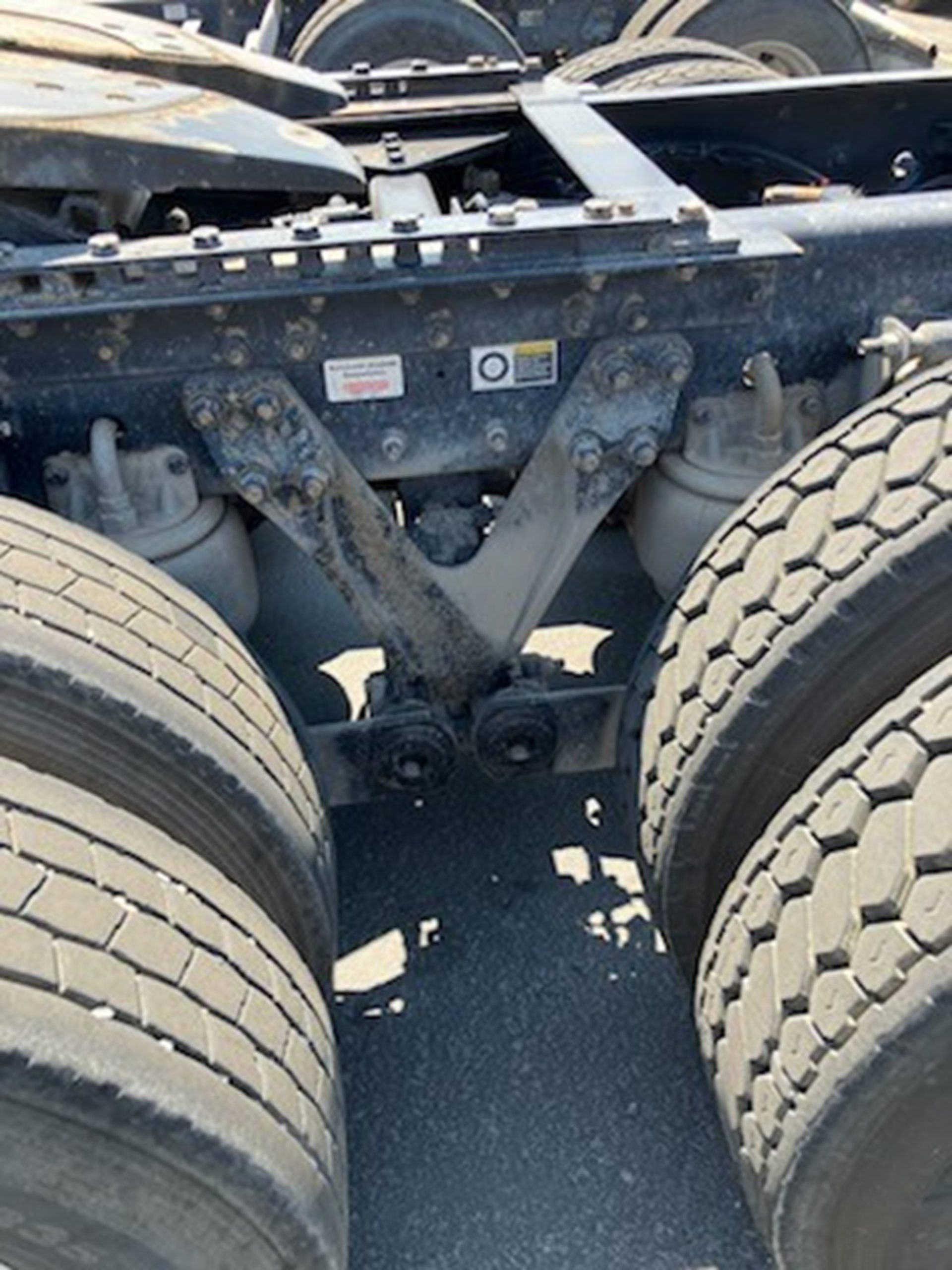 2021 Kenworth T880 - image 2 of 6