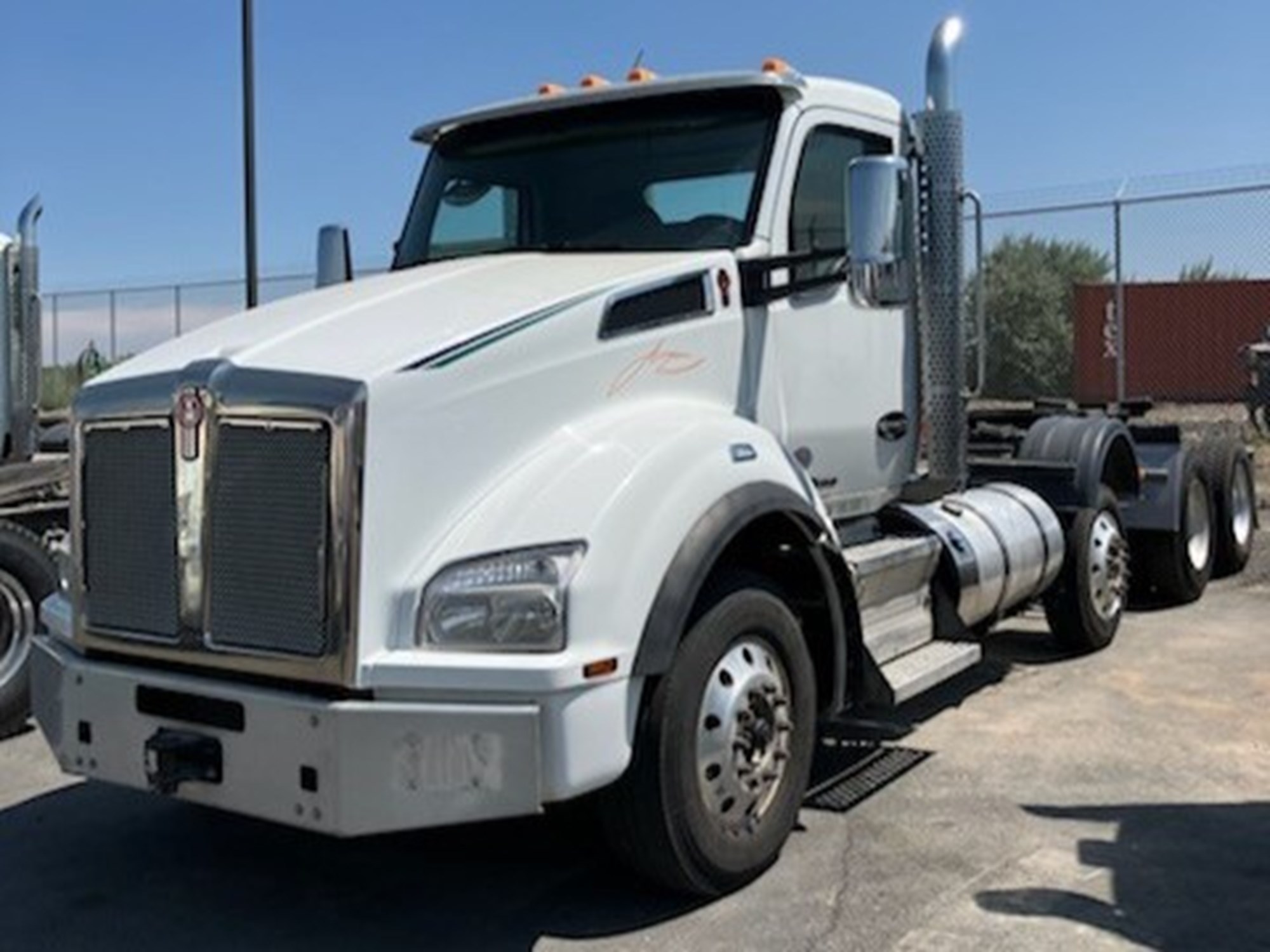 2021 Kenworth T880 - image 1 of 5