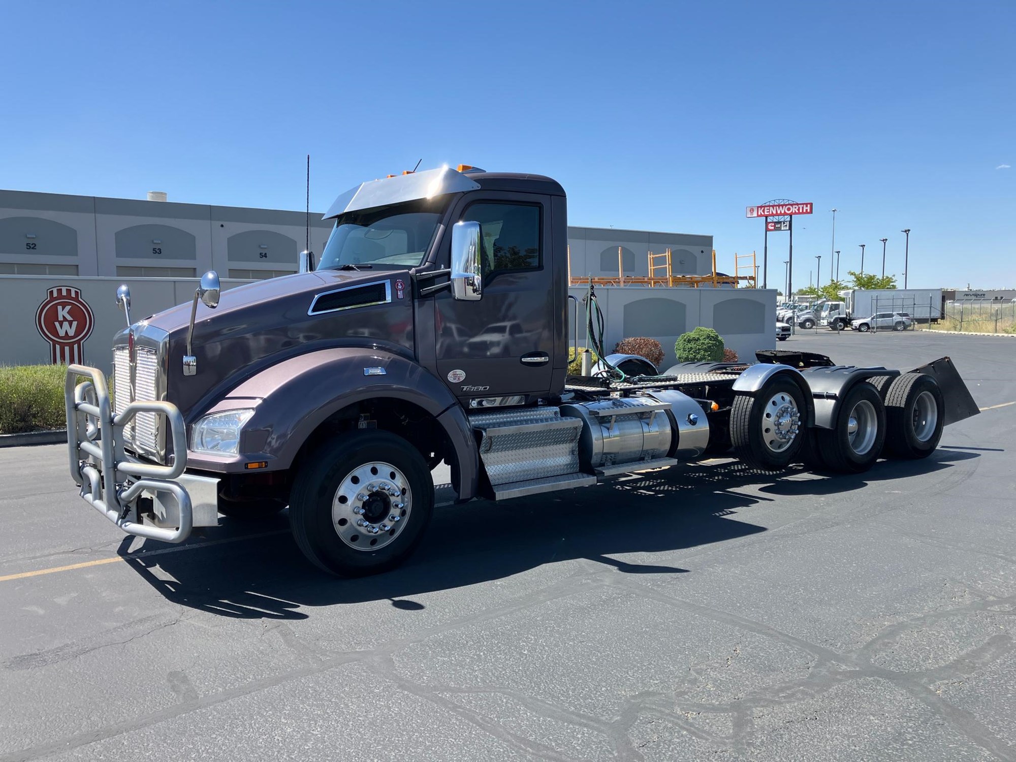 2021 Kenworth T880 - image 1 of 6