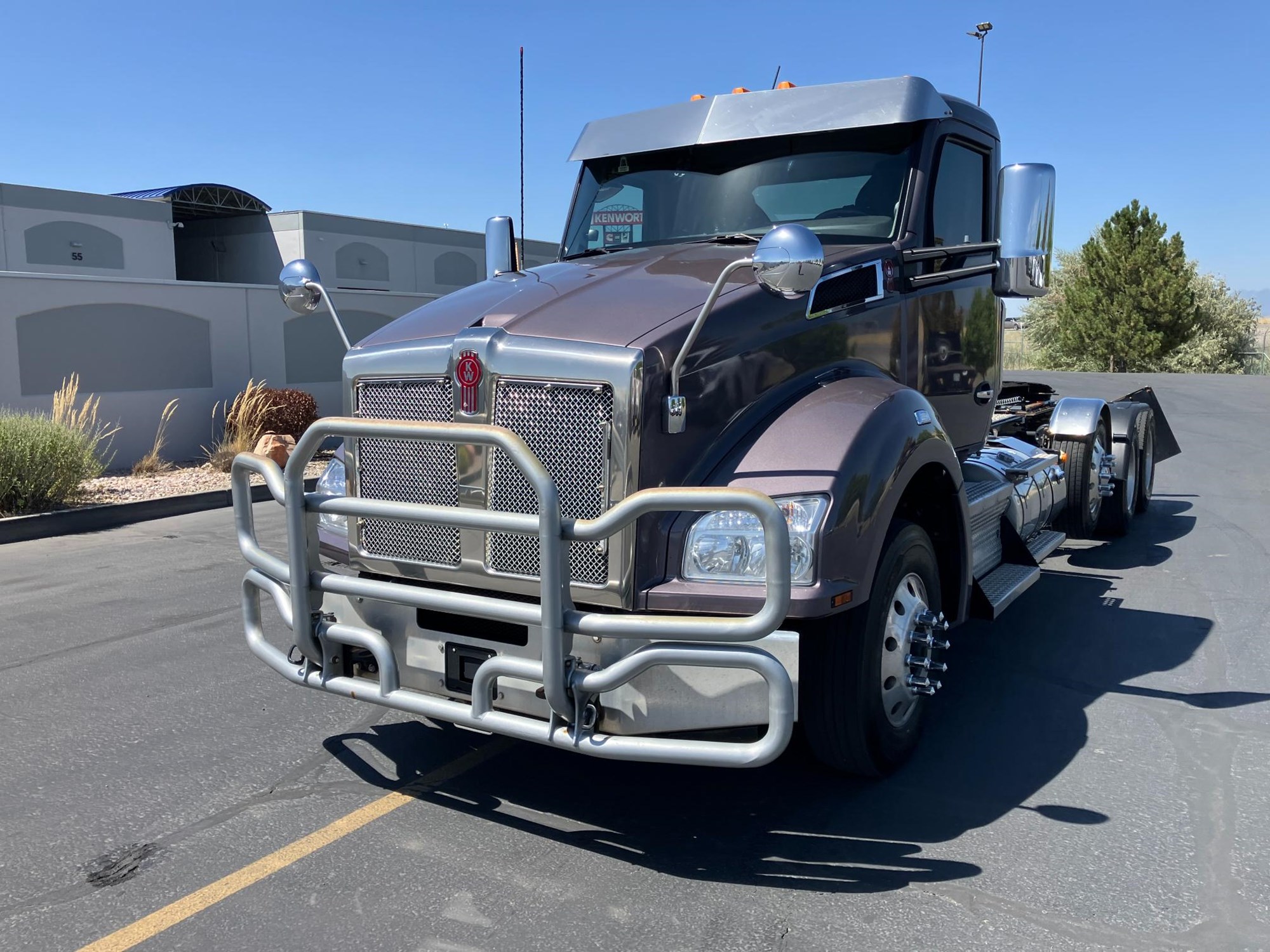 2021 Kenworth T880 - image 2 of 6