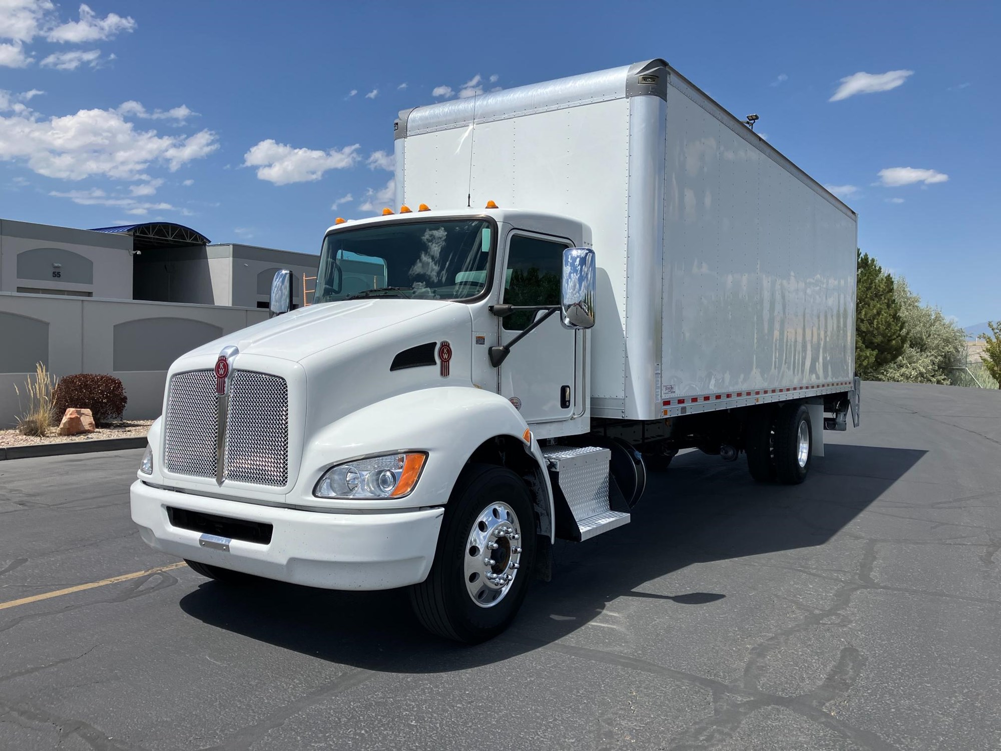 2021 Kenworth T270 - image 2 of 6