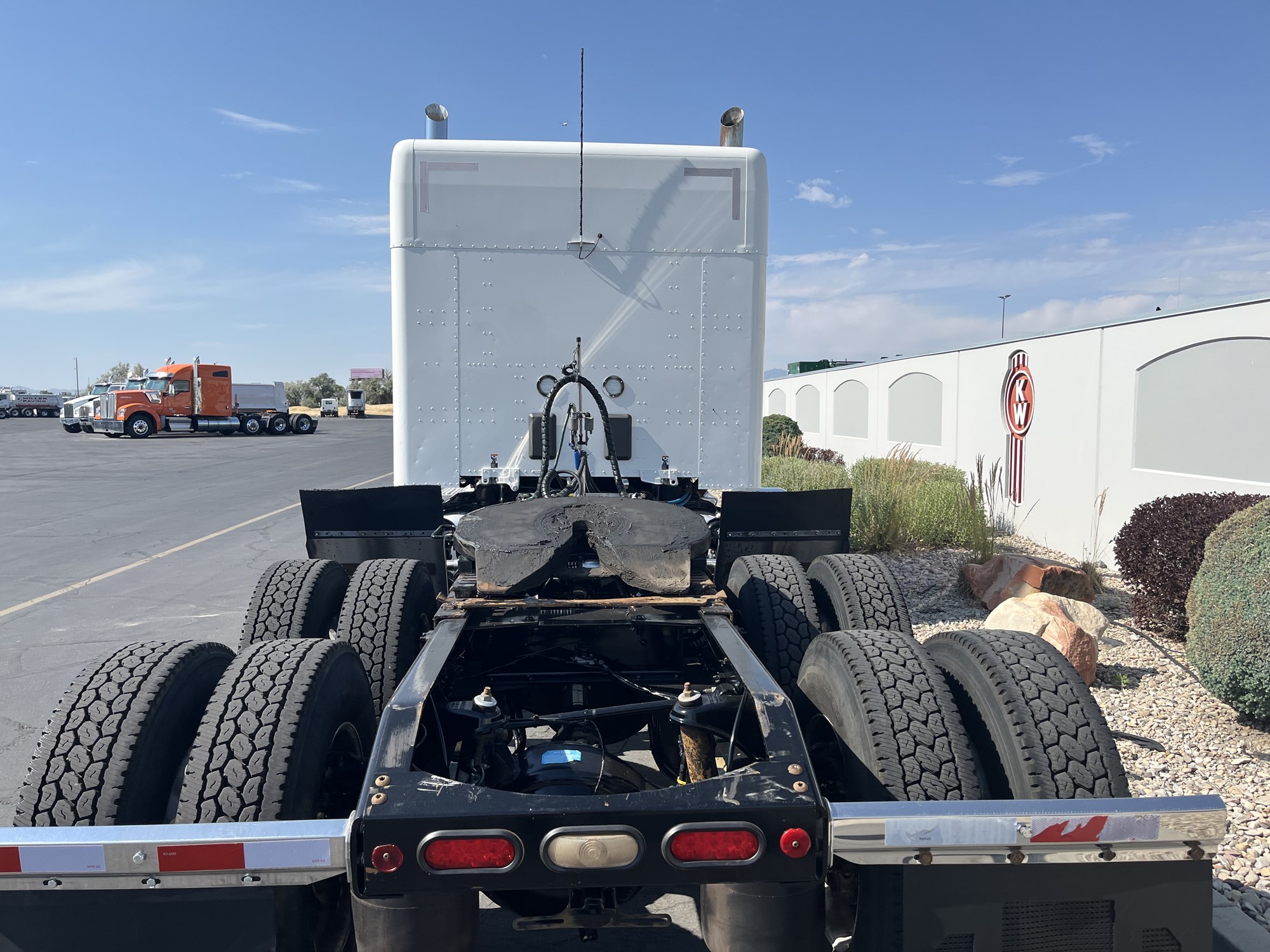 2022 Peterbilt 567 - image 3 of 6