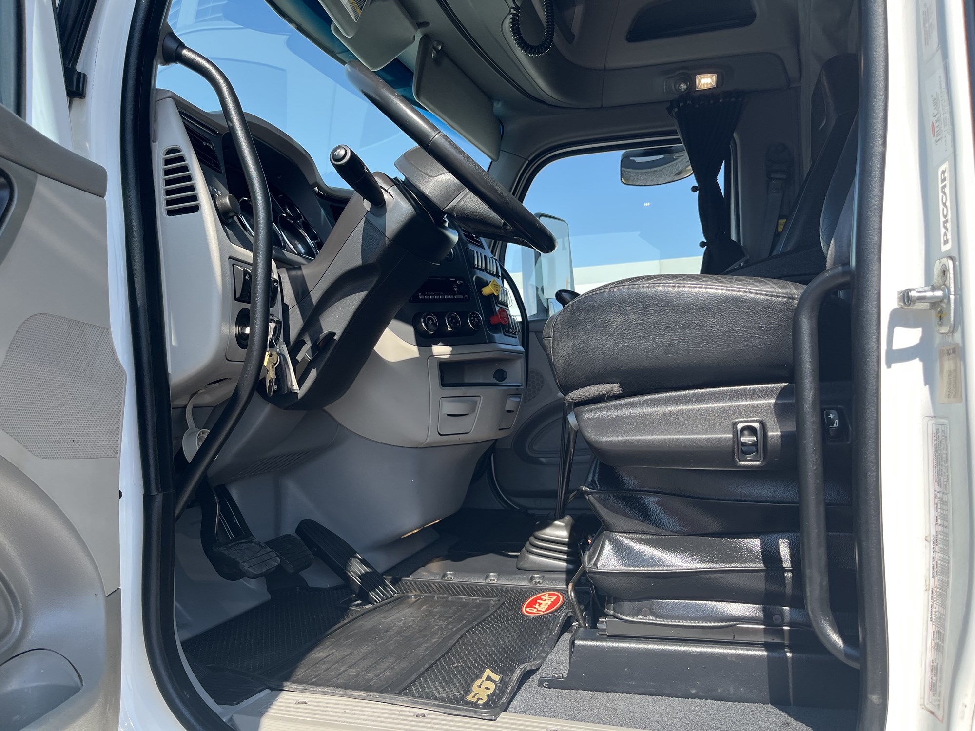 2022 Peterbilt 567 - image 5 of 6
