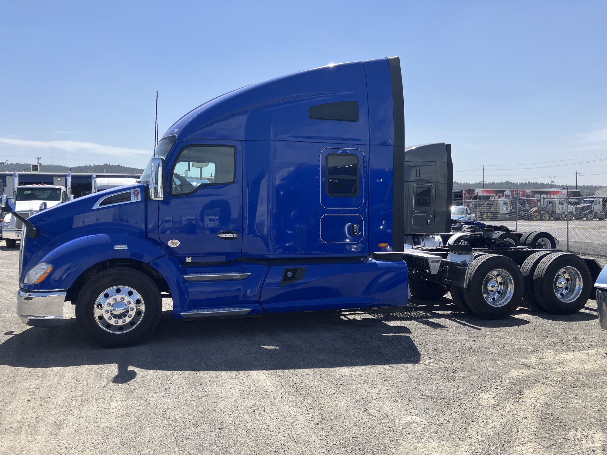 2022 Kenworth T680 2022 Kenworth T680 - image 3 of 6