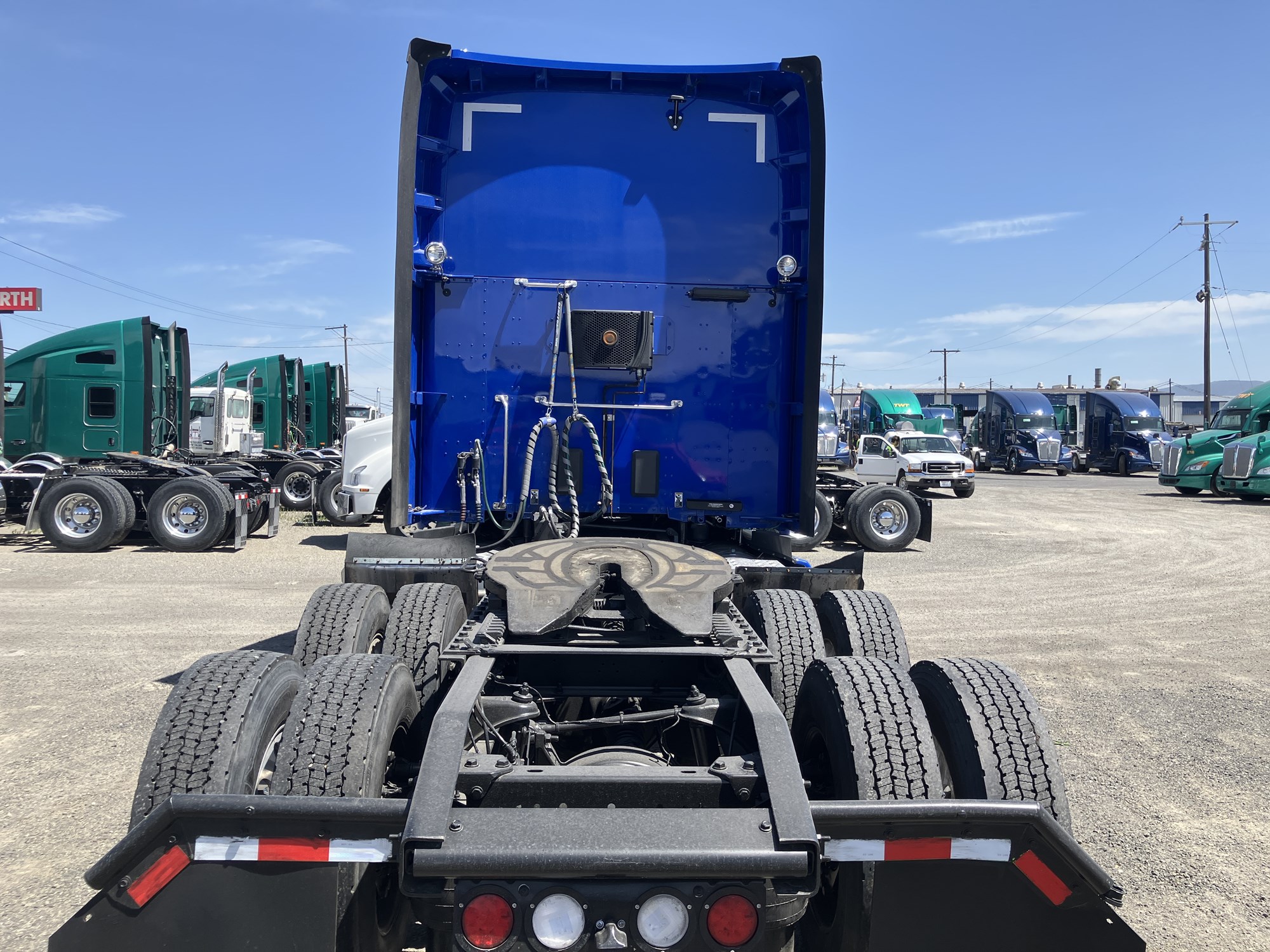 2022 Kenworth T680 2022 Kenworth T680 - image 4 of 6