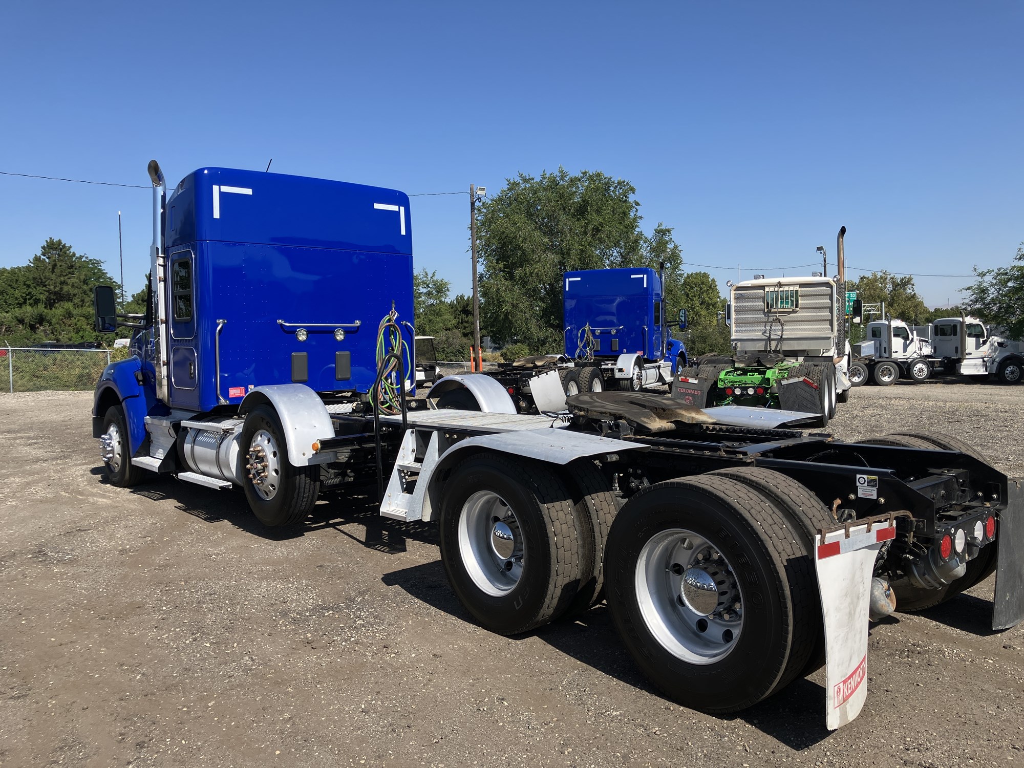 2022 Kenworth T880 - image 3 of 6