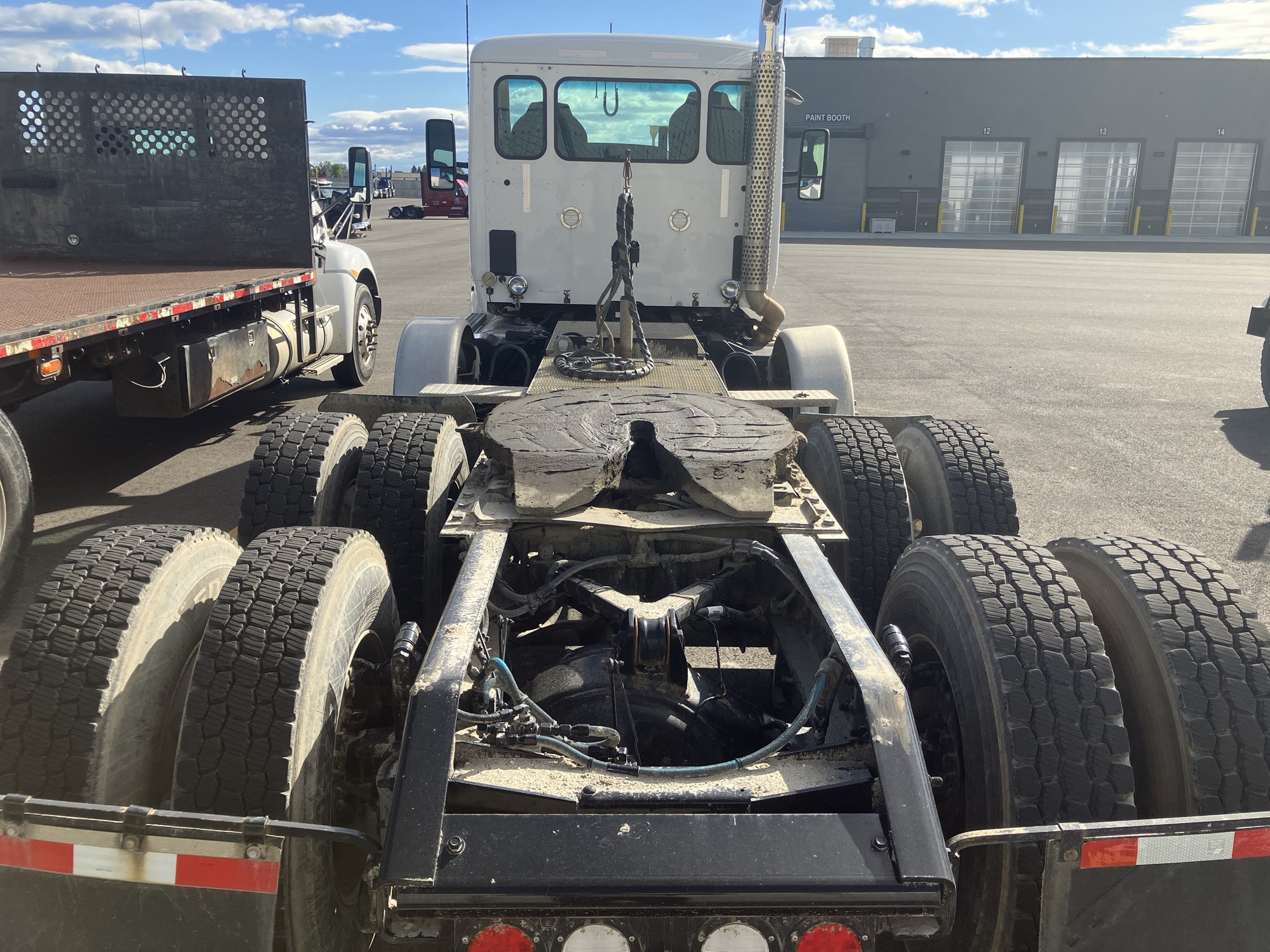 2023 Kenworth T880 - image 3 of 6