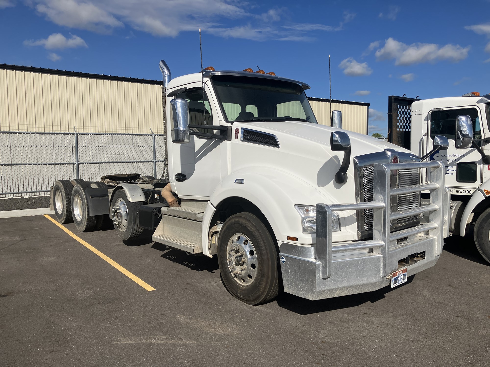 2023 Kenworth T880 - image 5 of 6