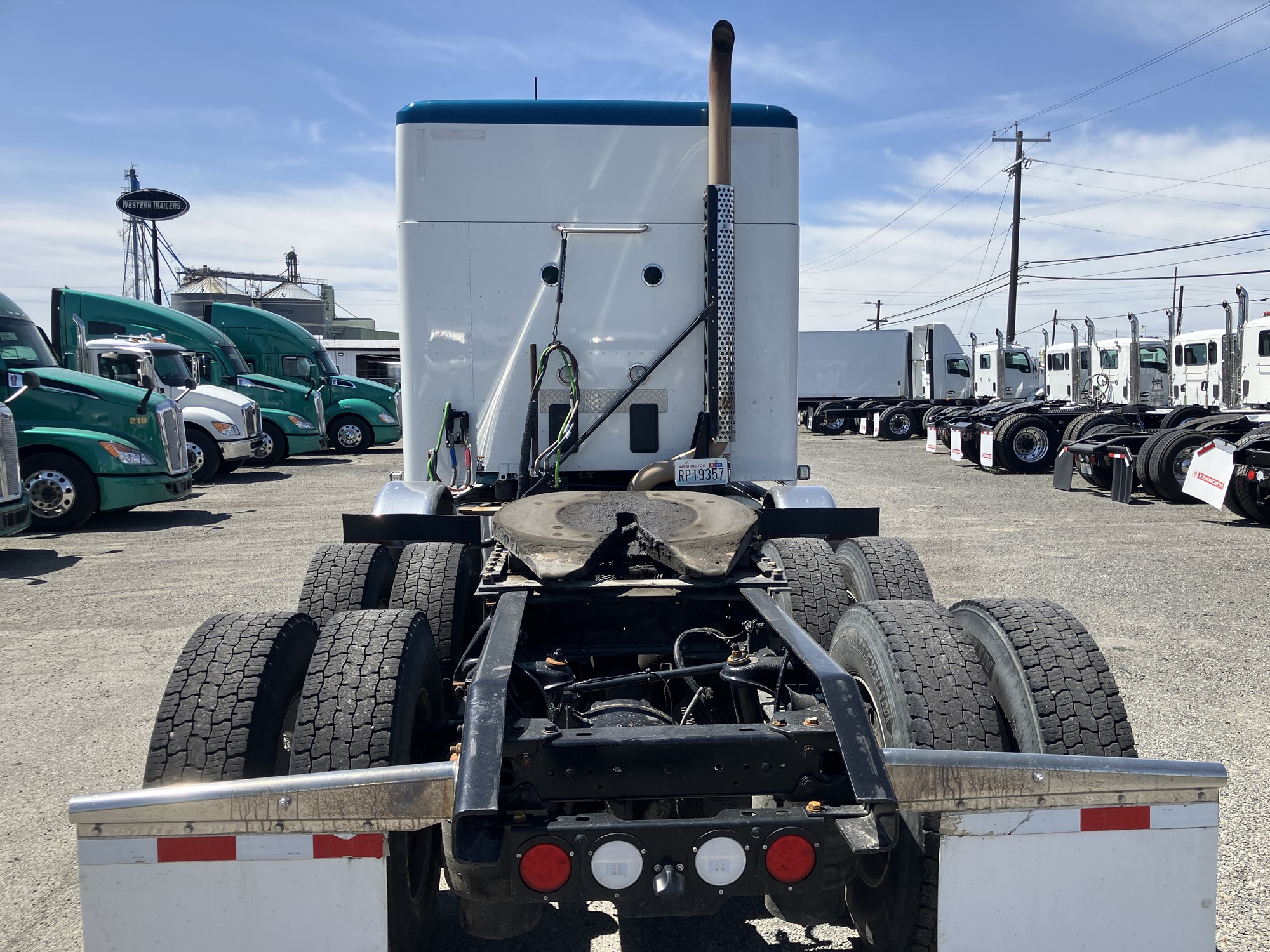 2023 Kenworth T880 2023 Kenworth T880 - image 4 of 6