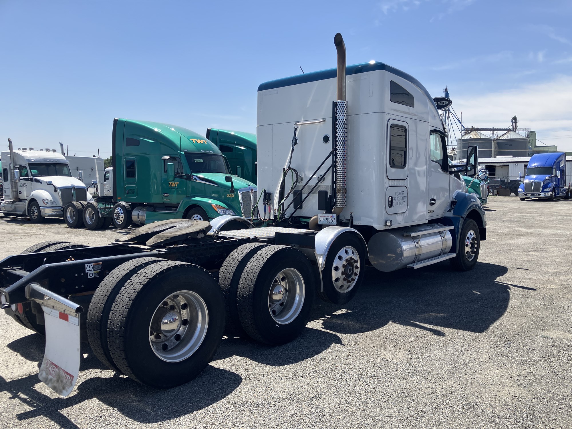 2023 Kenworth T880 2023 Kenworth T880 - image 5 of 6