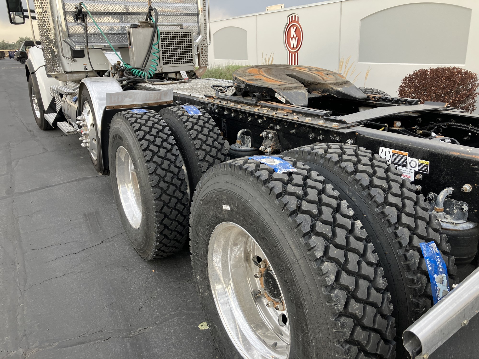 2024 Kenworth W990 - image 5 of 6