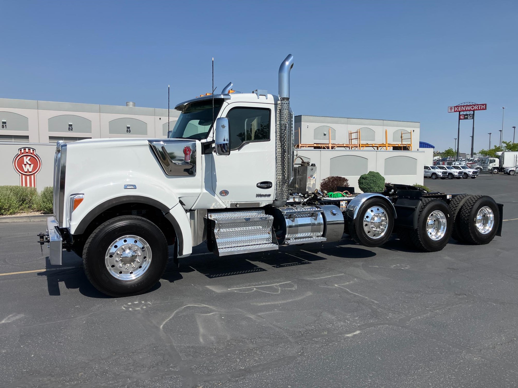 2024 Kenworth W990 - image 1 of 6