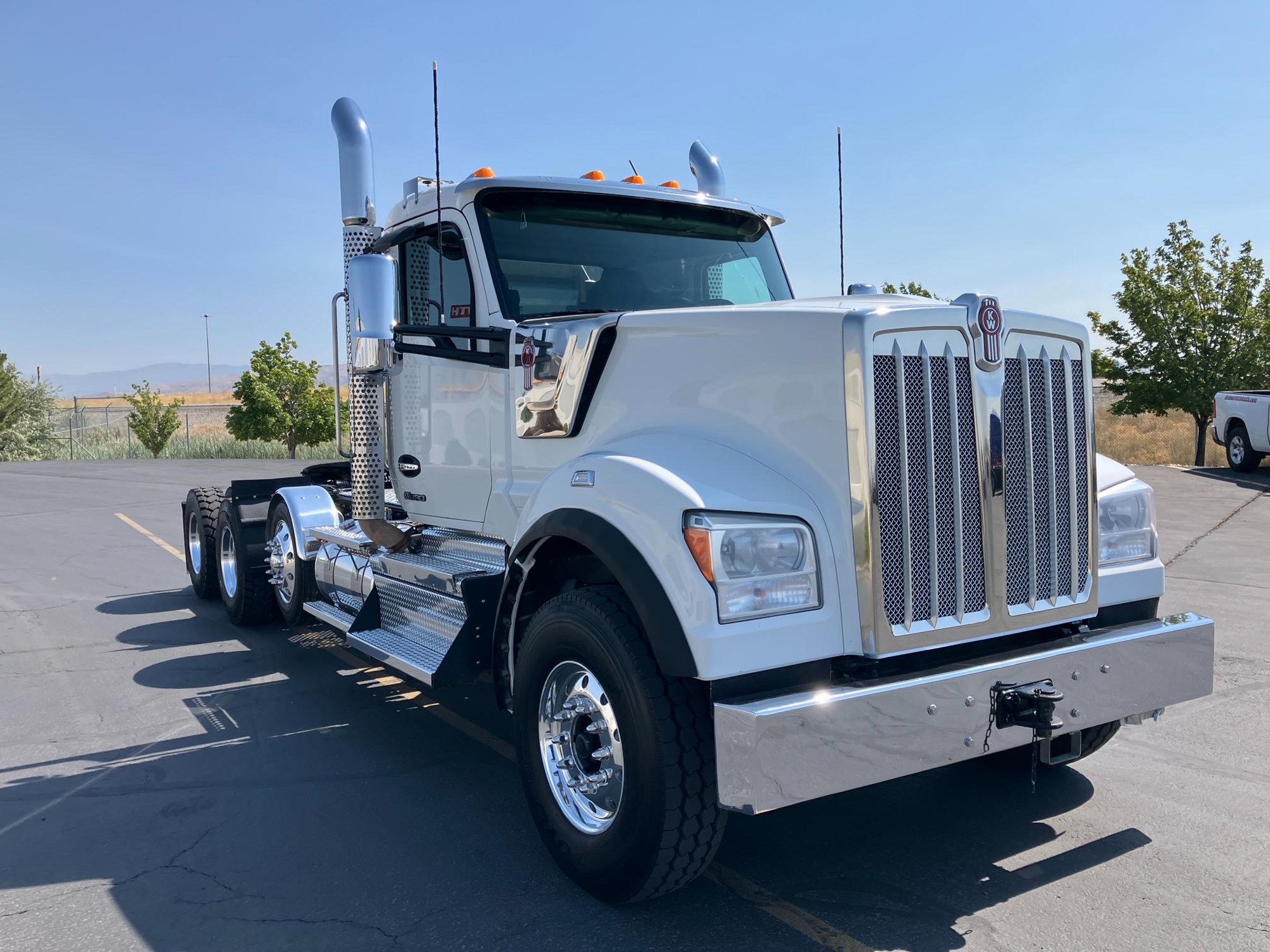 2024 Kenworth W990 - image 3 of 6