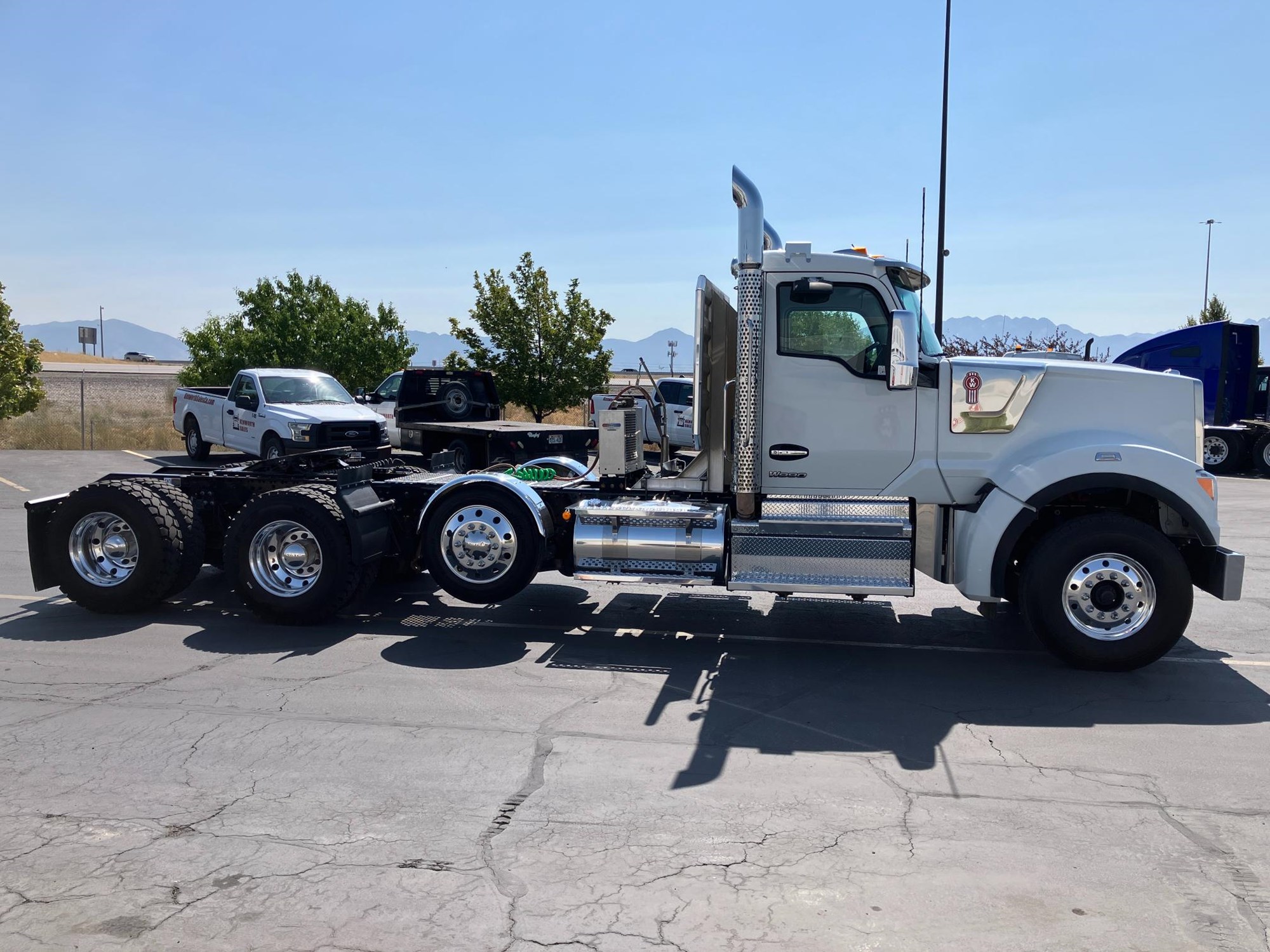 2024 Kenworth W990 - image 4 of 6