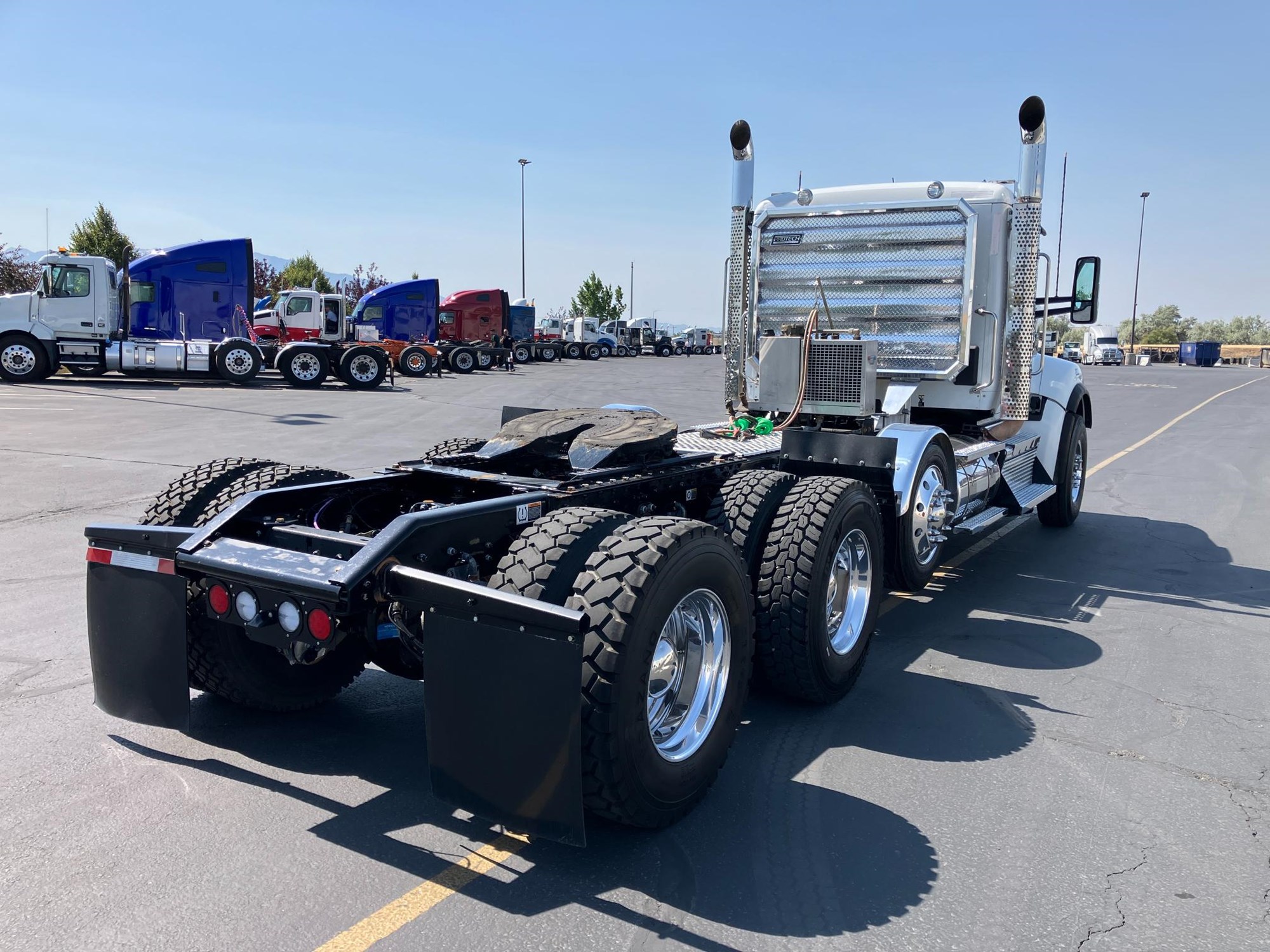 2024 Kenworth W990 - image 5 of 6
