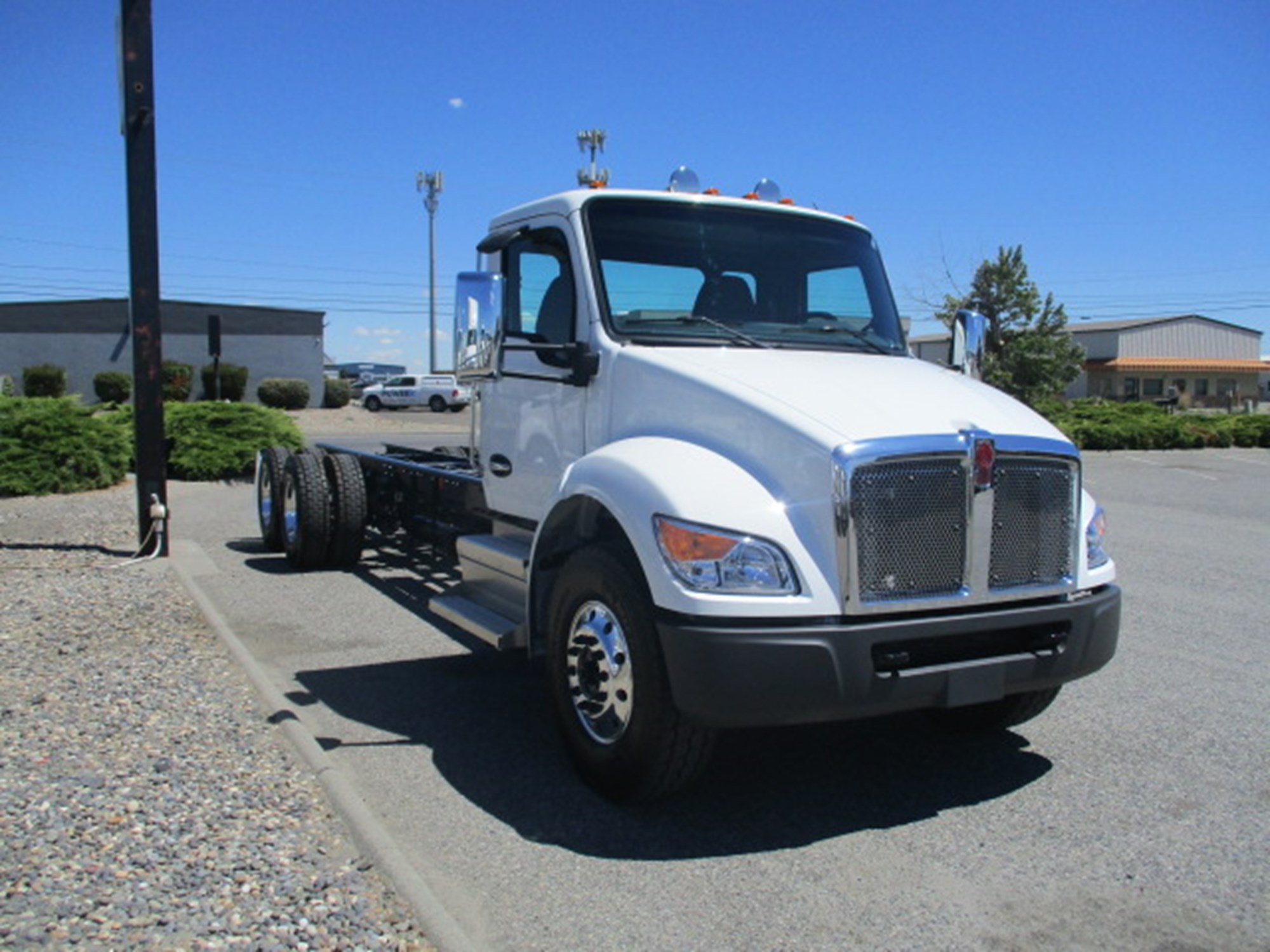 2025 Kenworth T480 - image 2