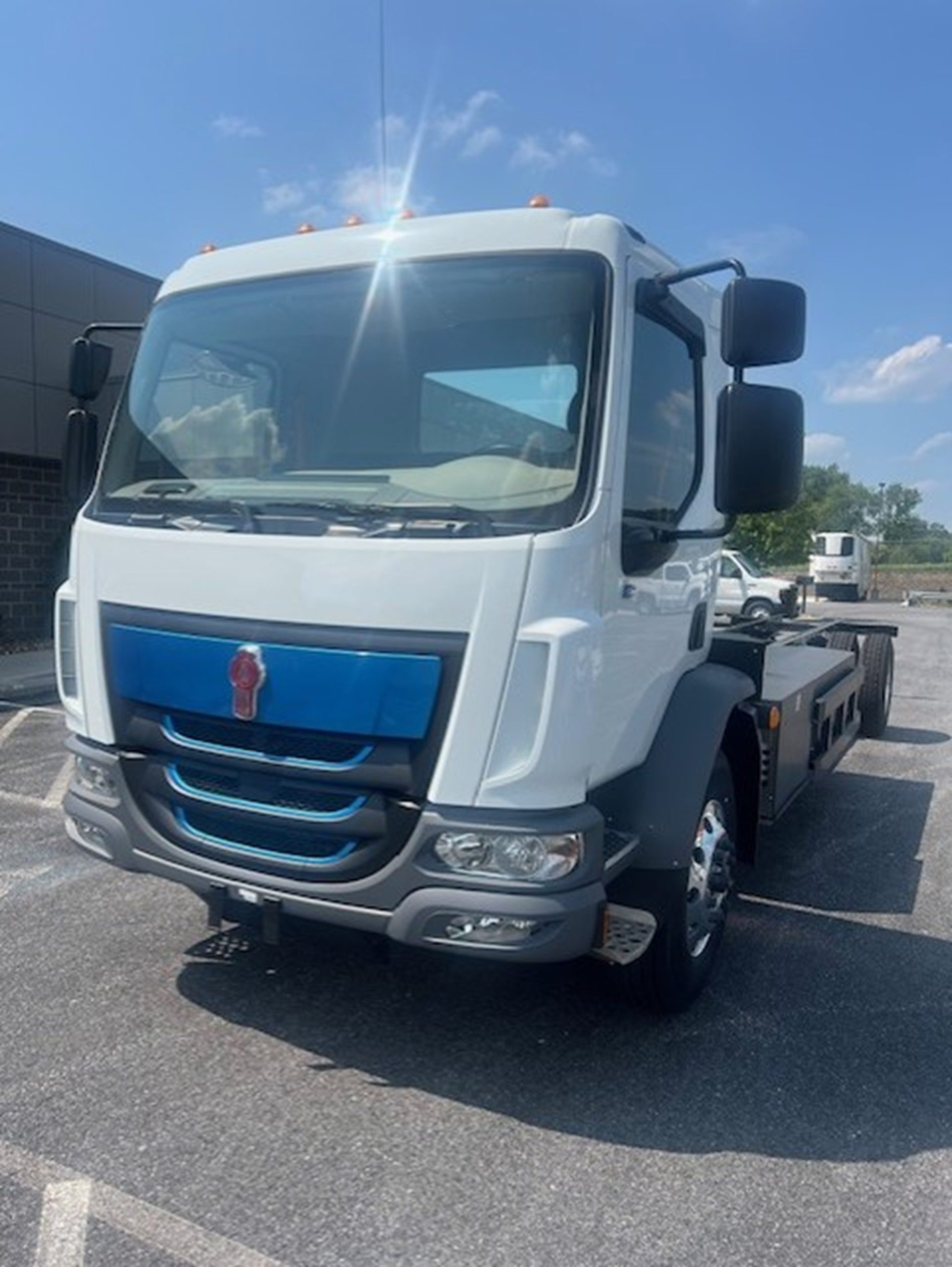 2026 Kenworth K270 - image 2 of 6